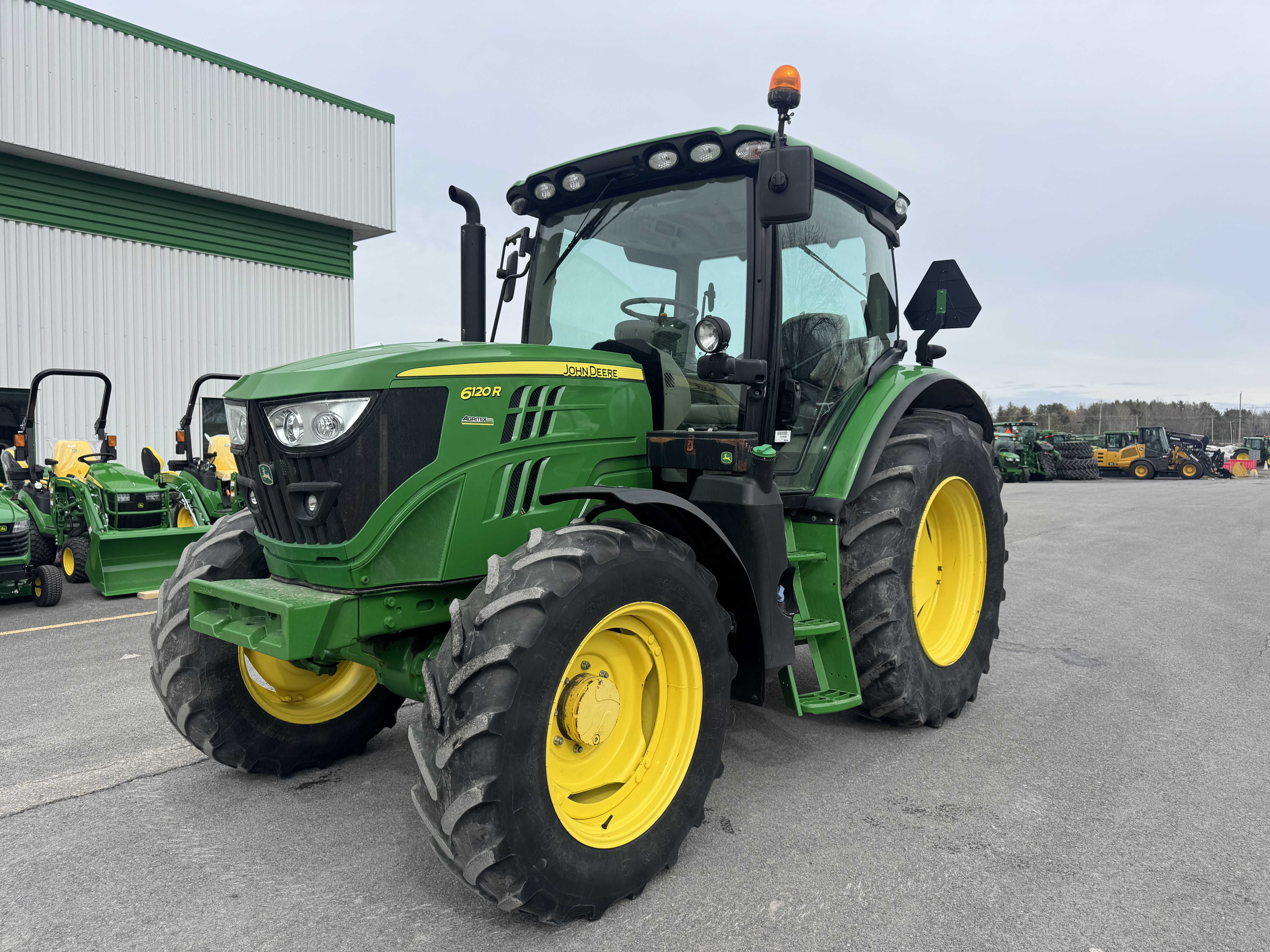 John Deere 6120R