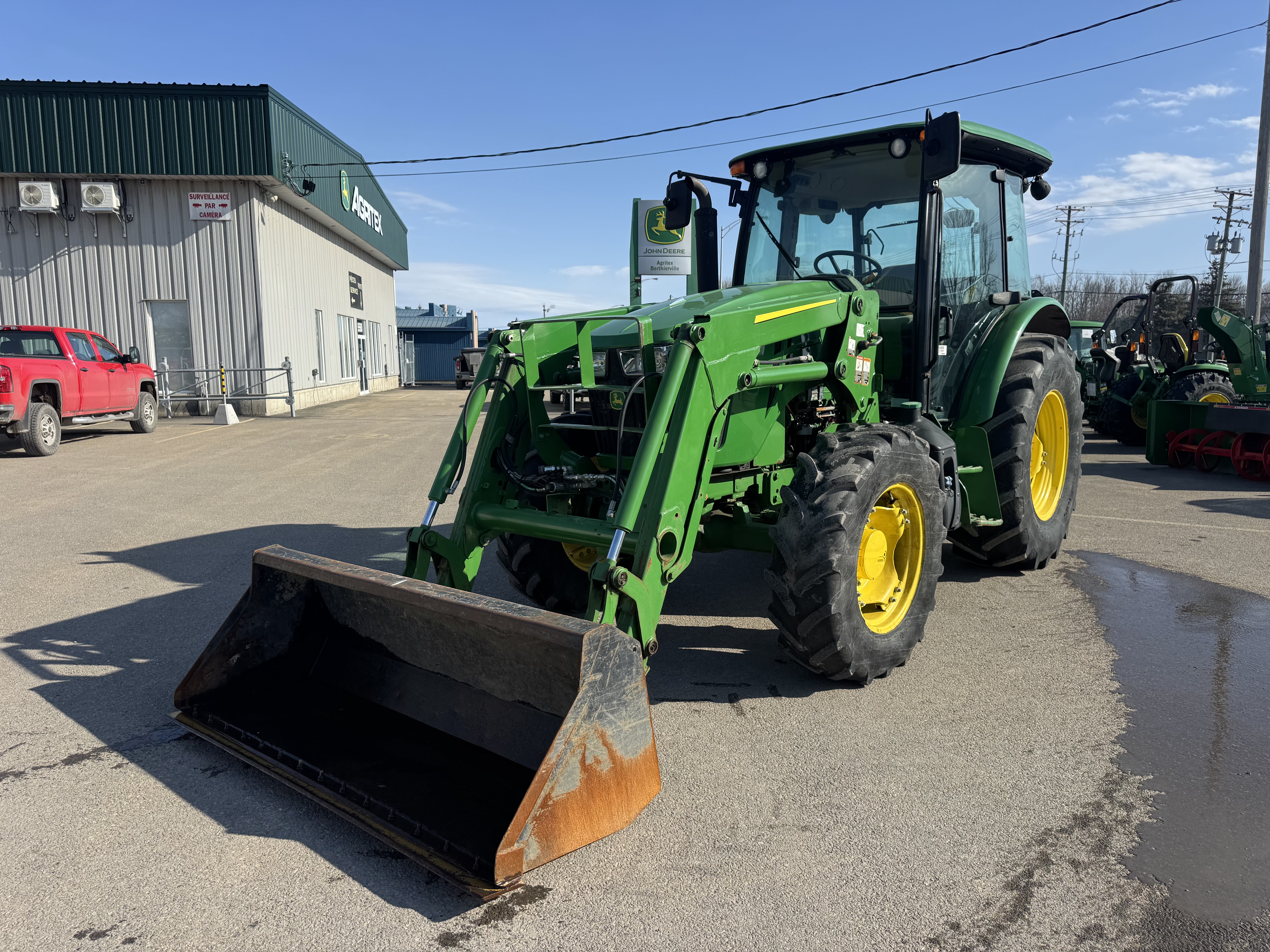 John Deere 5085E