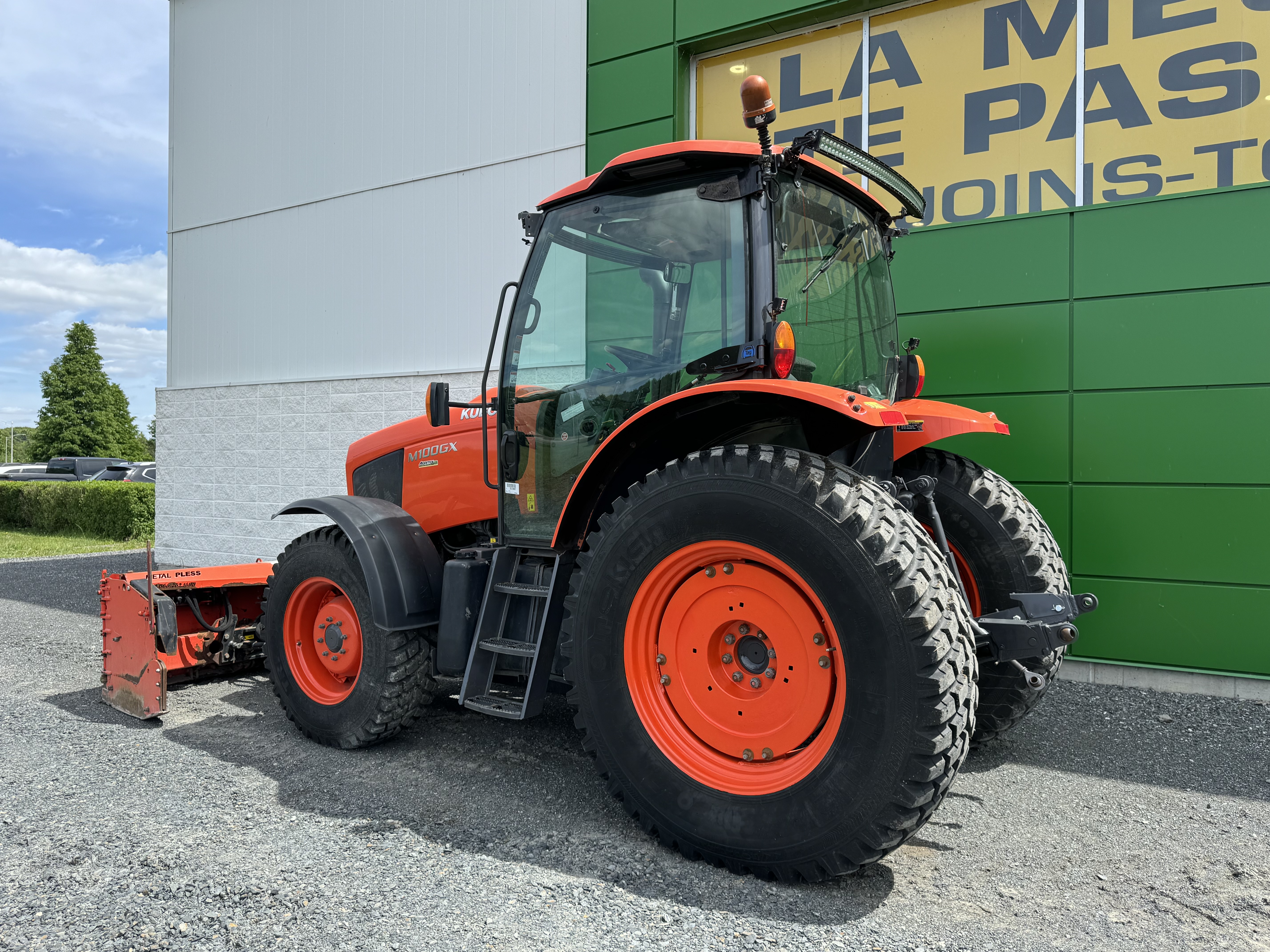 Kubota M100GX