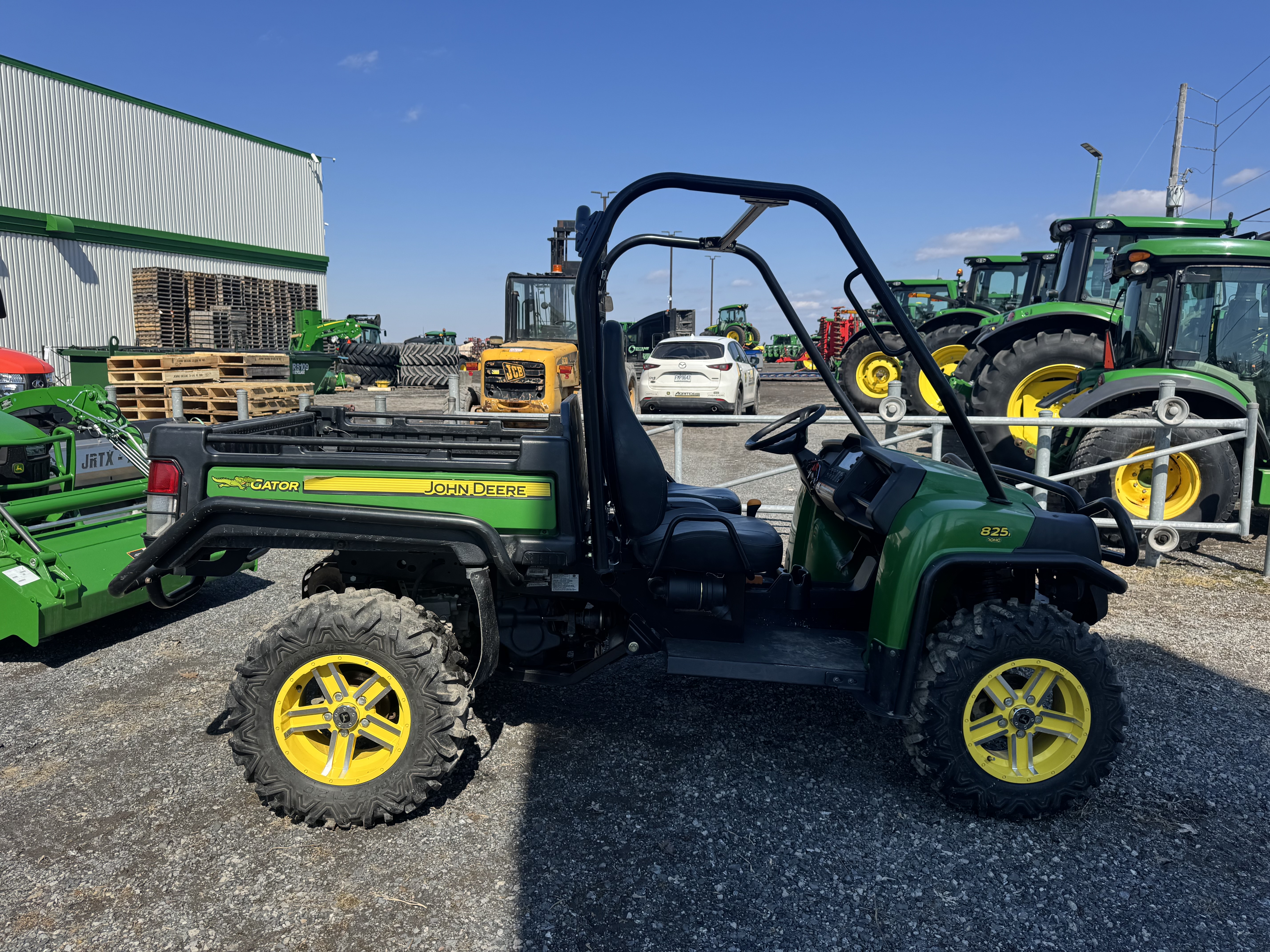 John Deere XUV 825