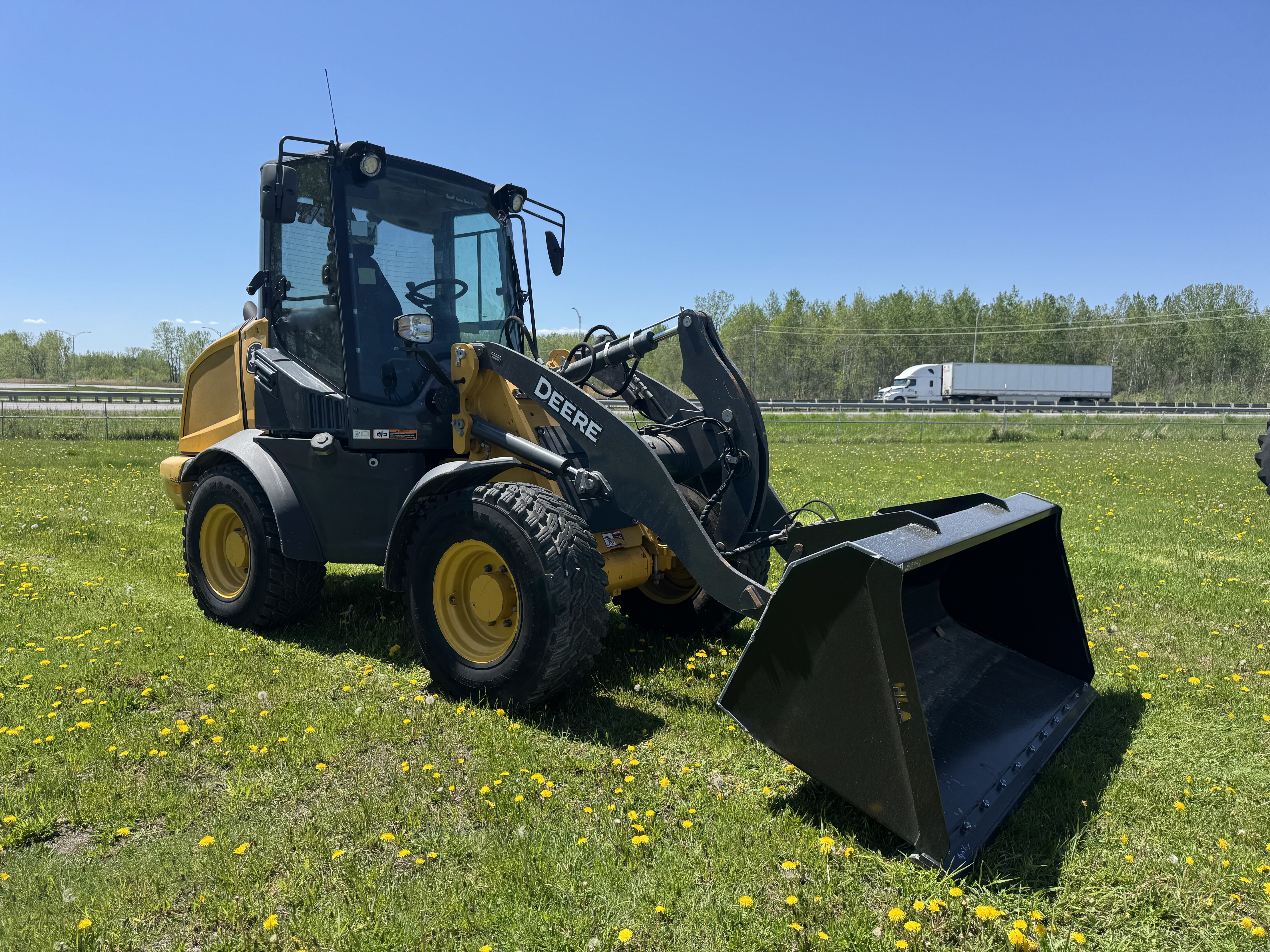 John Deere 244 P