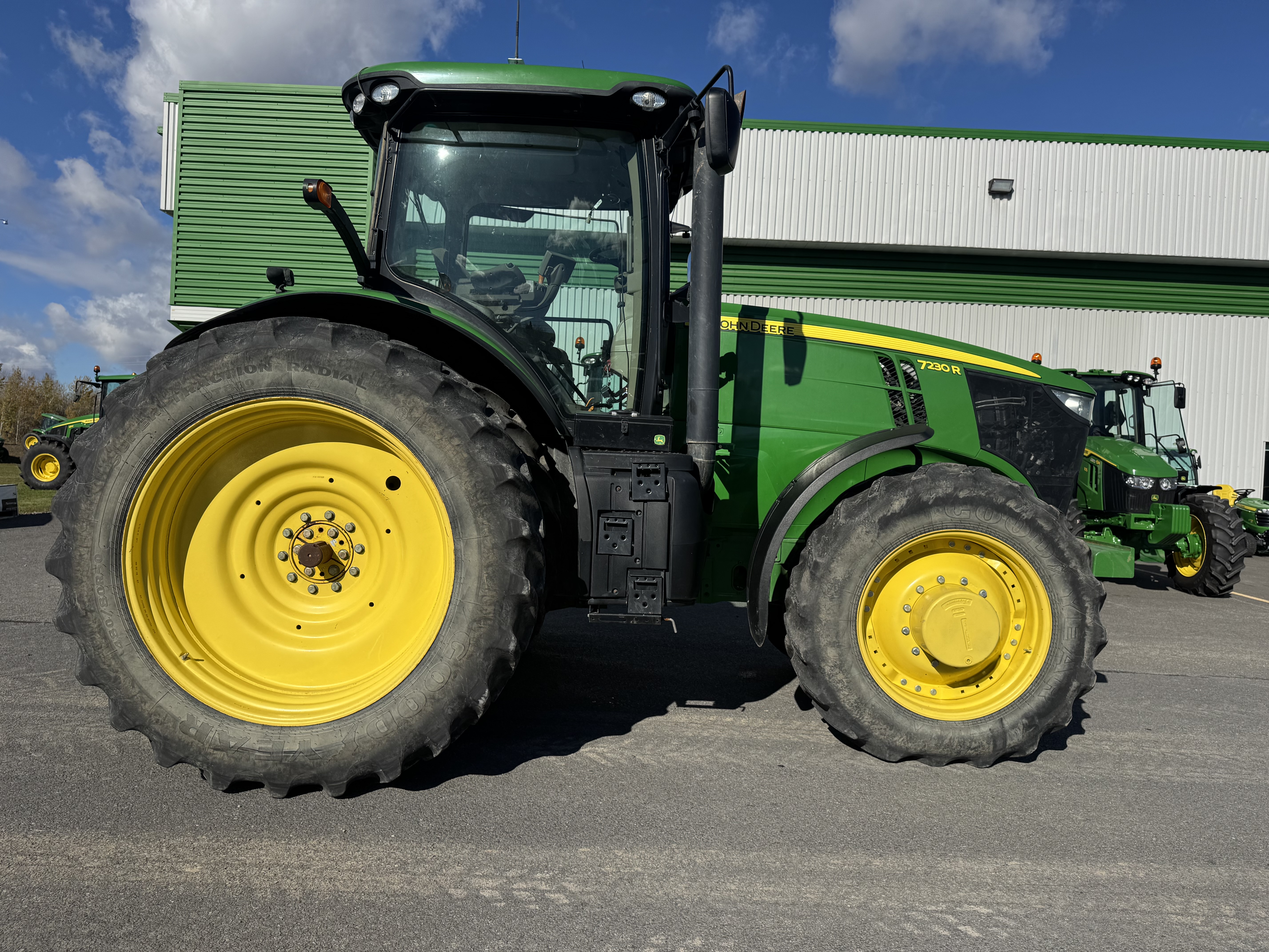 John Deere 7230R