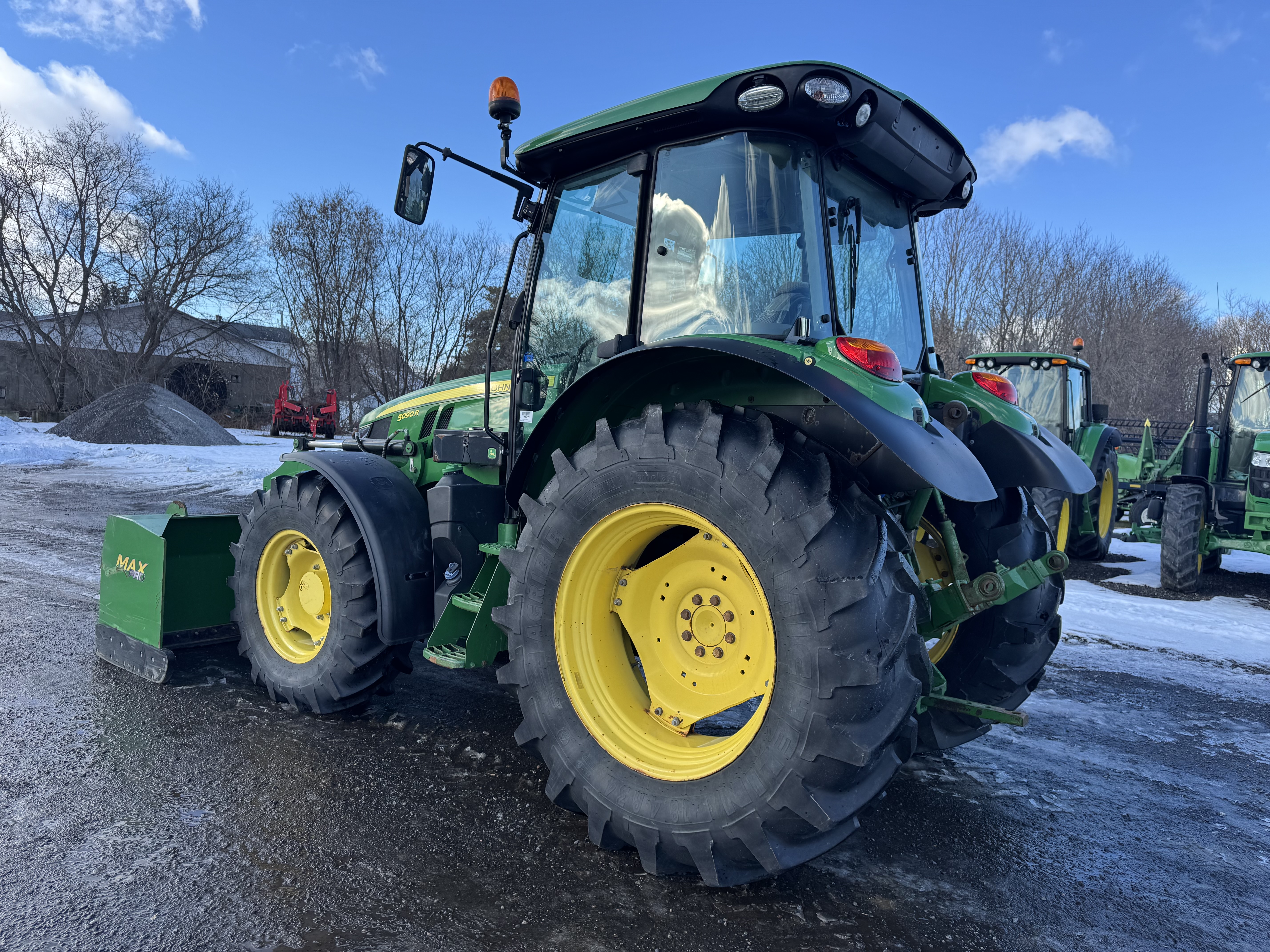 John Deere 5090R GRATTE