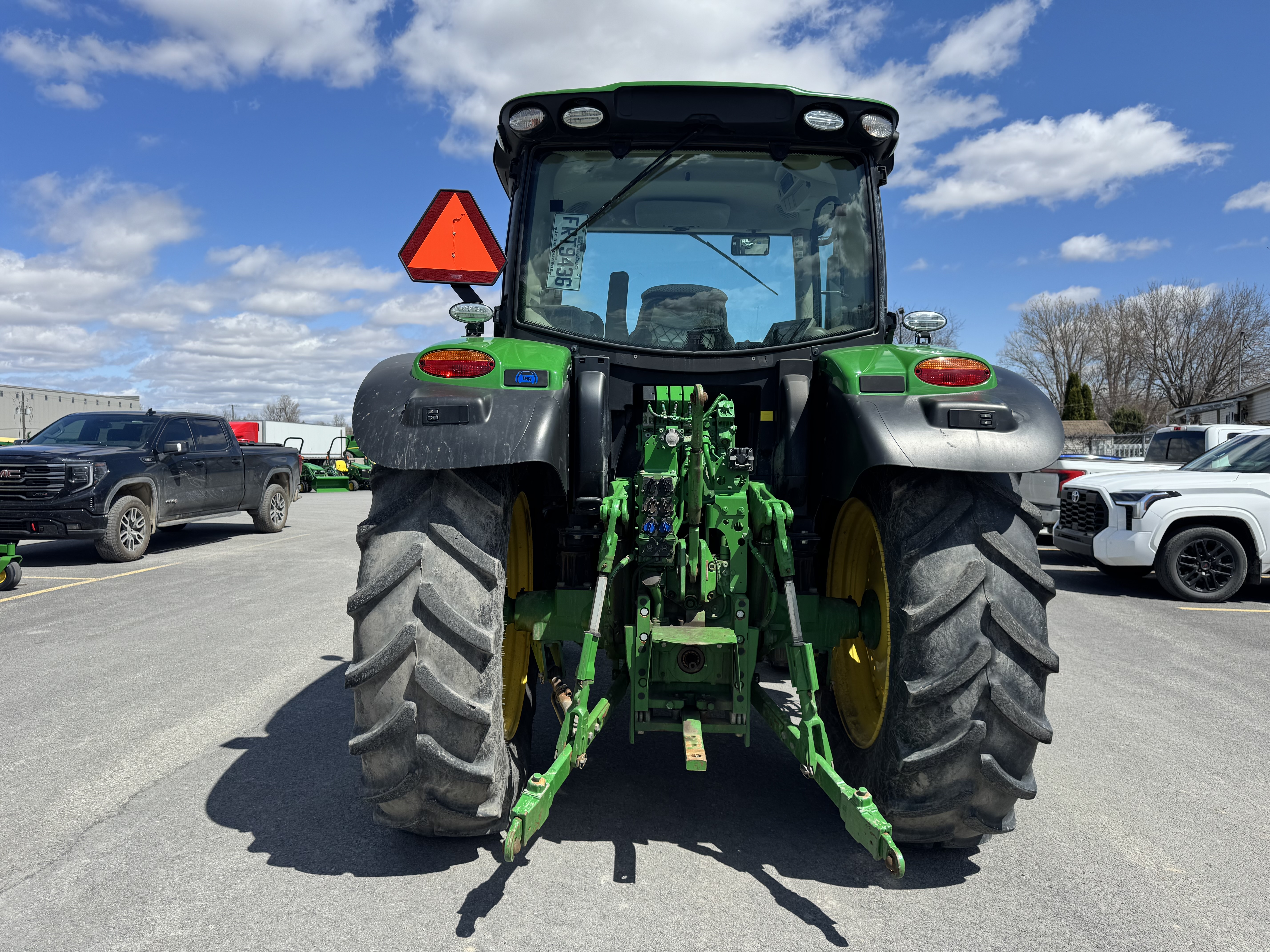 John Deere 6110R 