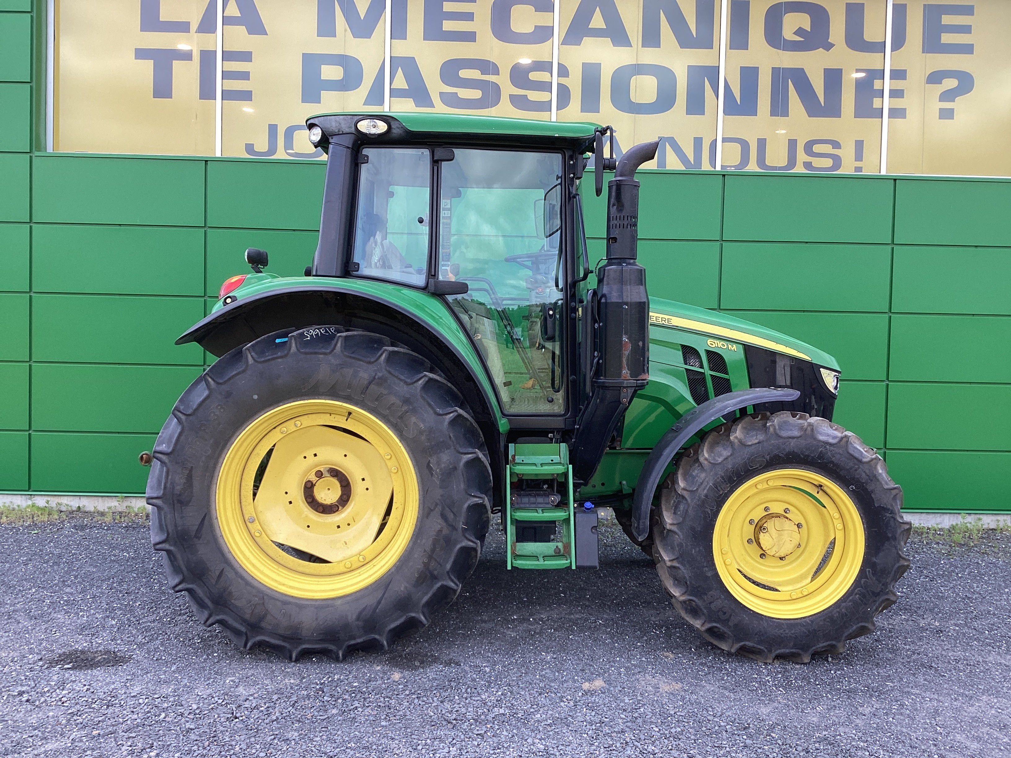 John Deere 6110M