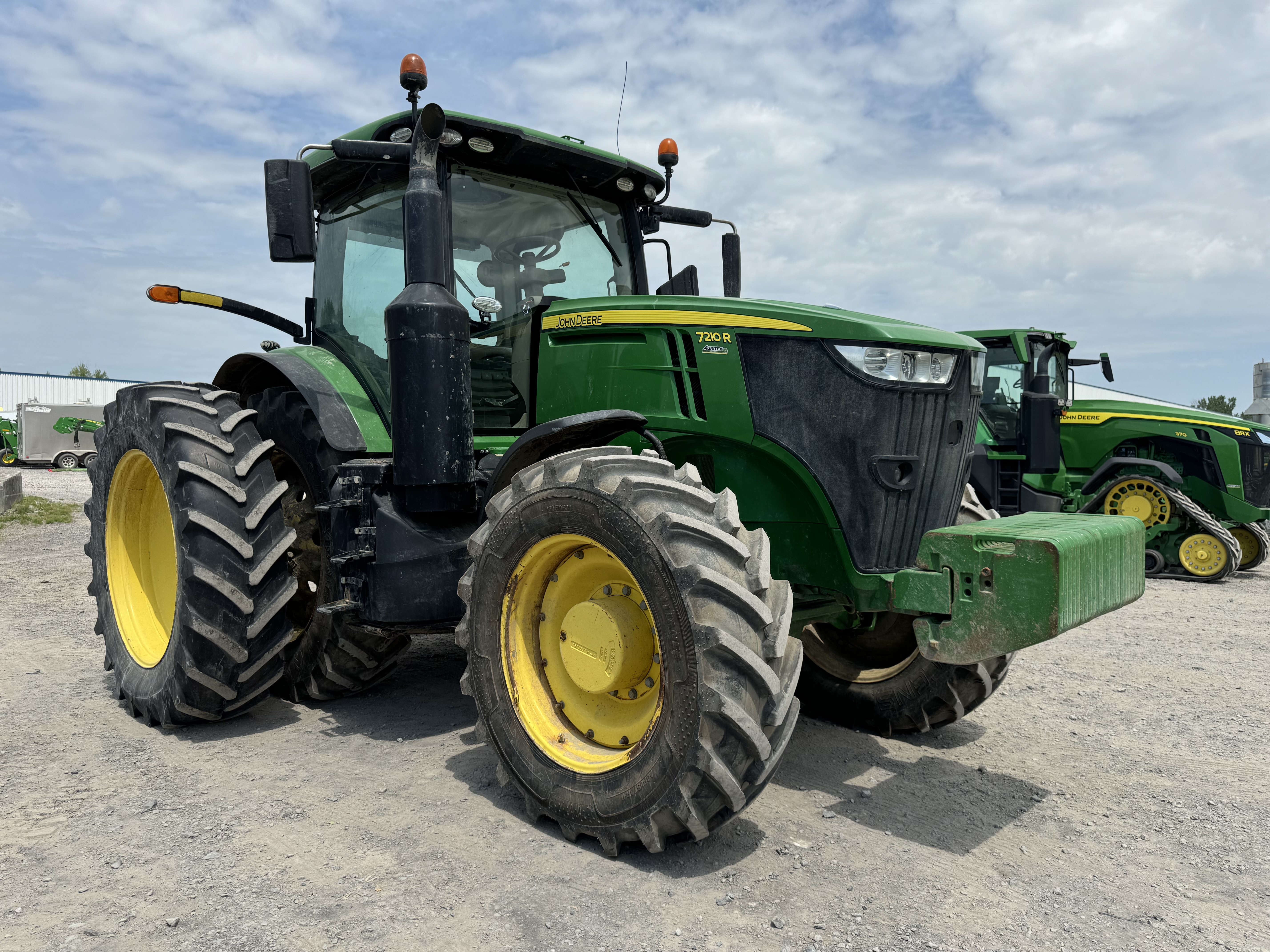 John Deere 7210R