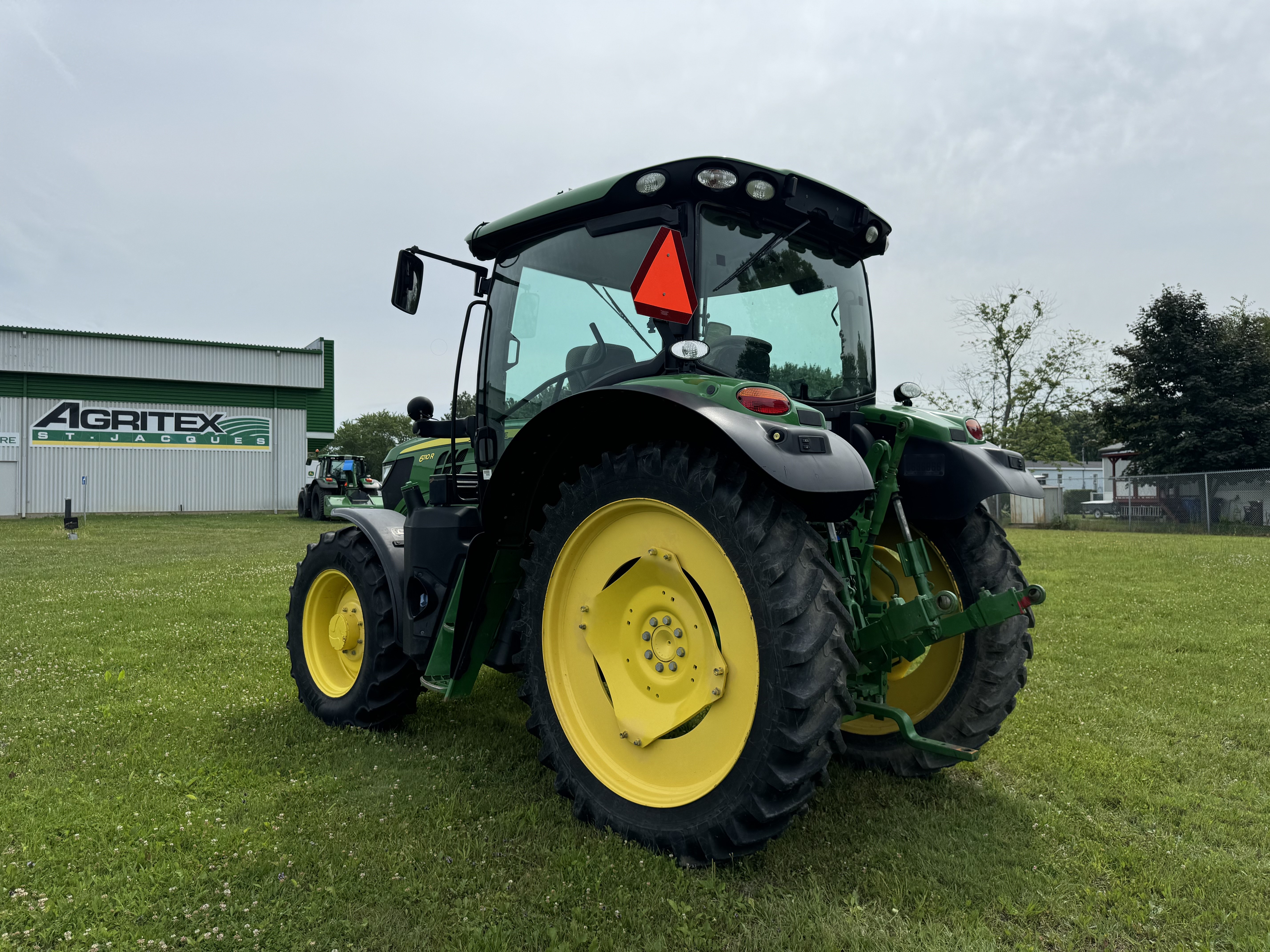 John Deere 6110R 