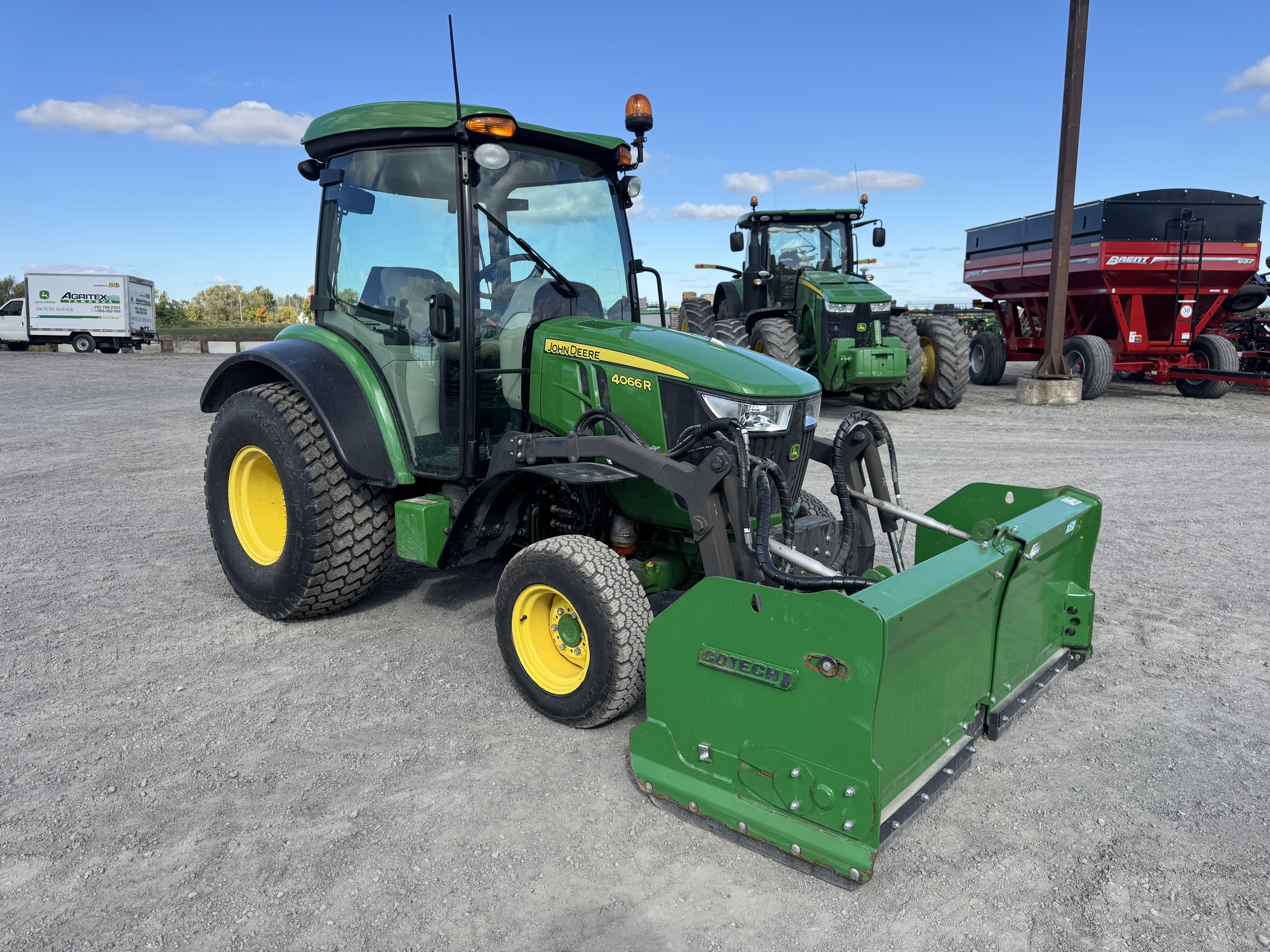John Deere 4066R GRATTE TURF    