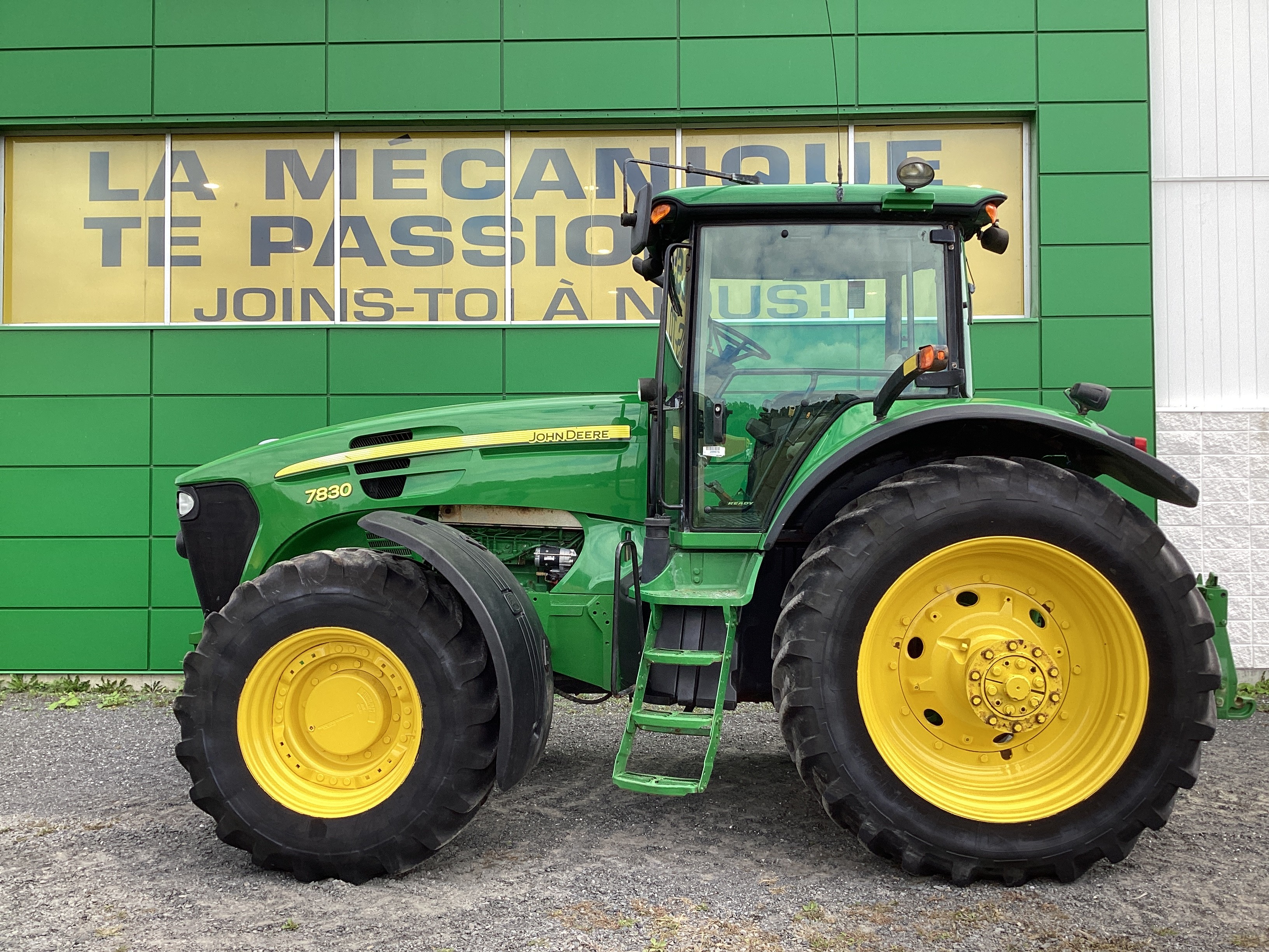John Deere 7830