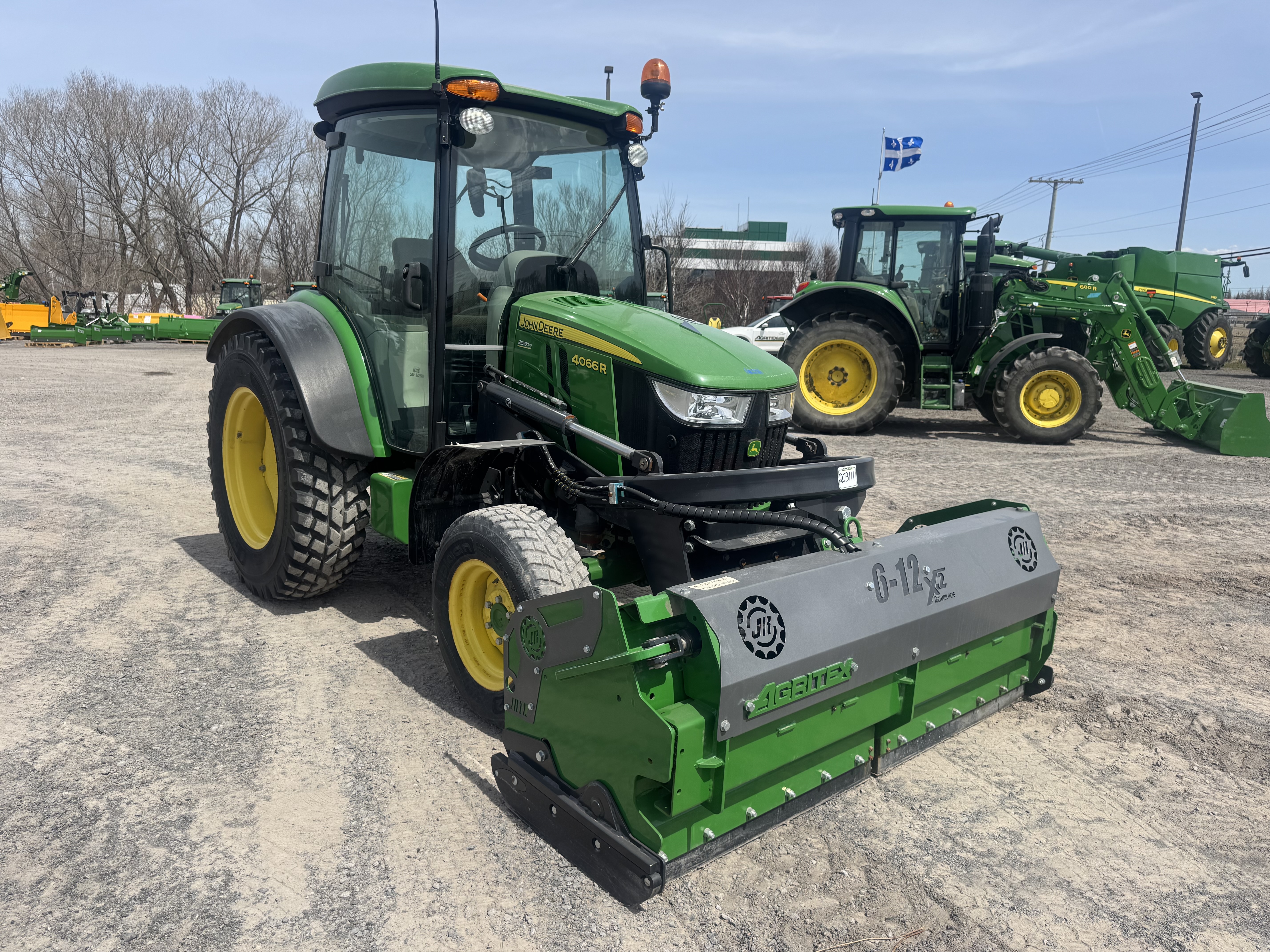 John Deere 4066R NOKIAN GRATTE