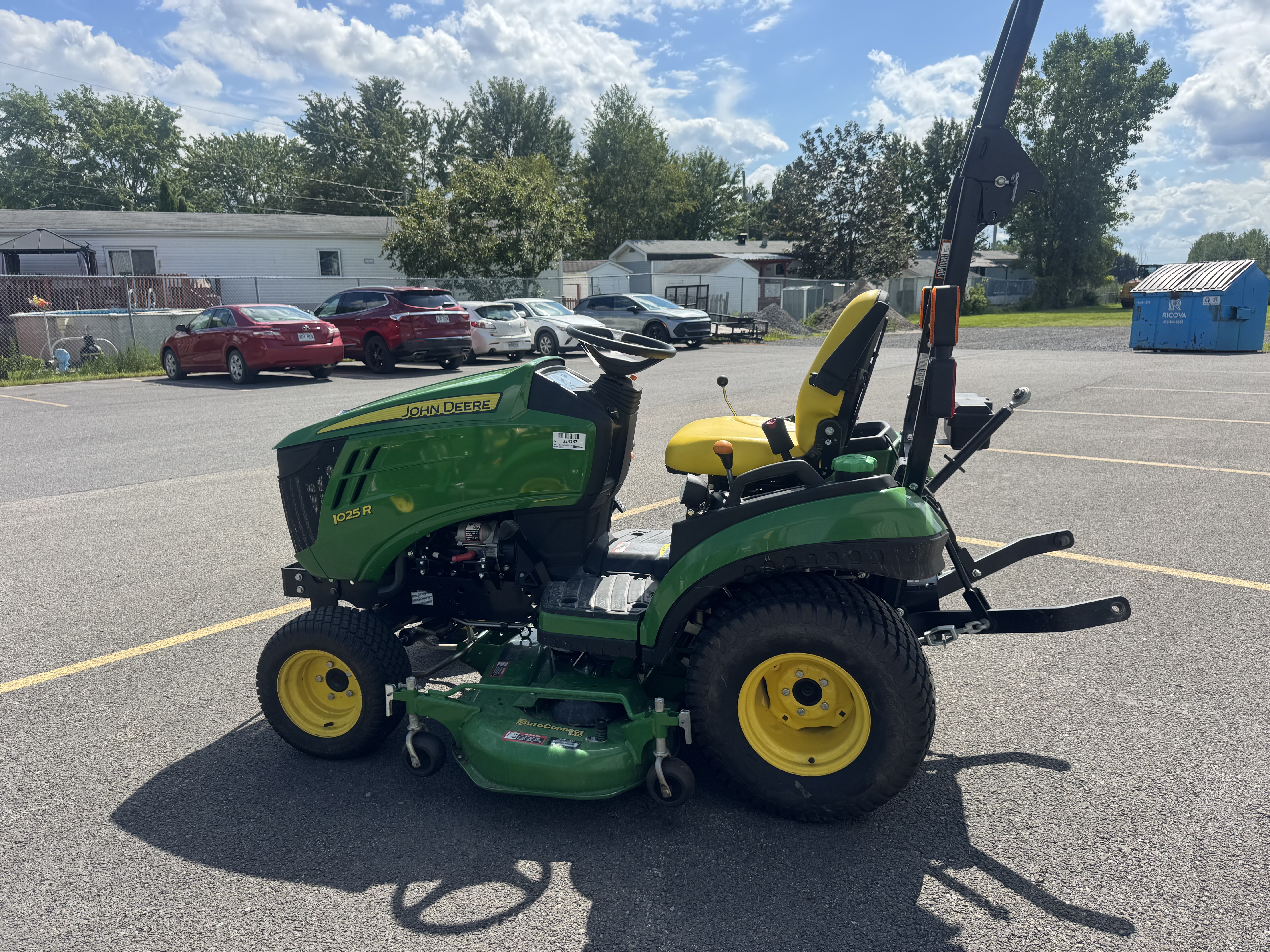 John Deere 1025R