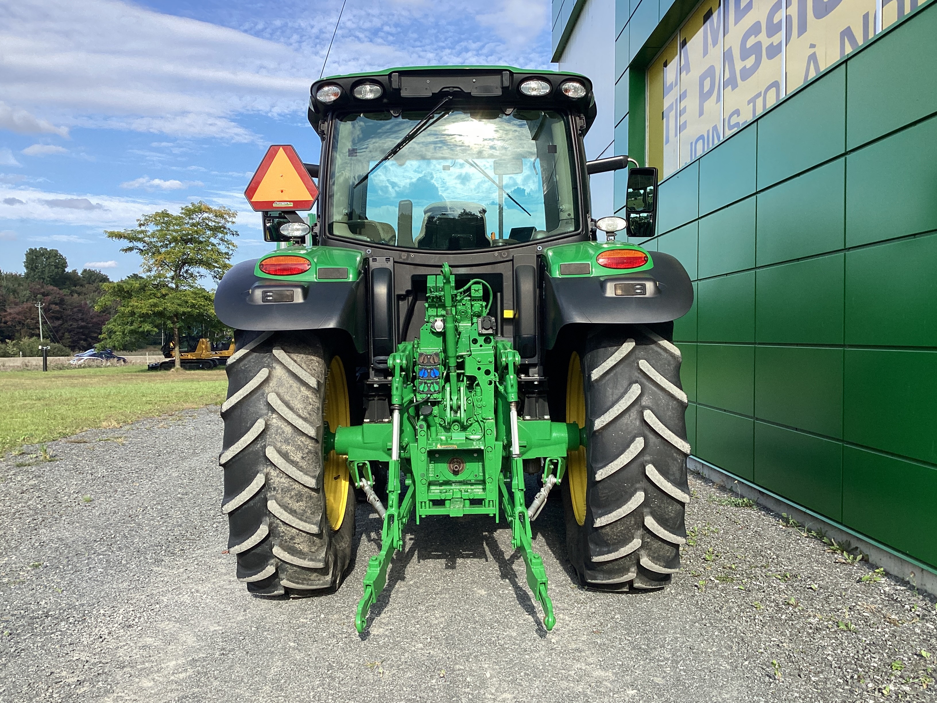 John Deere 6110R 