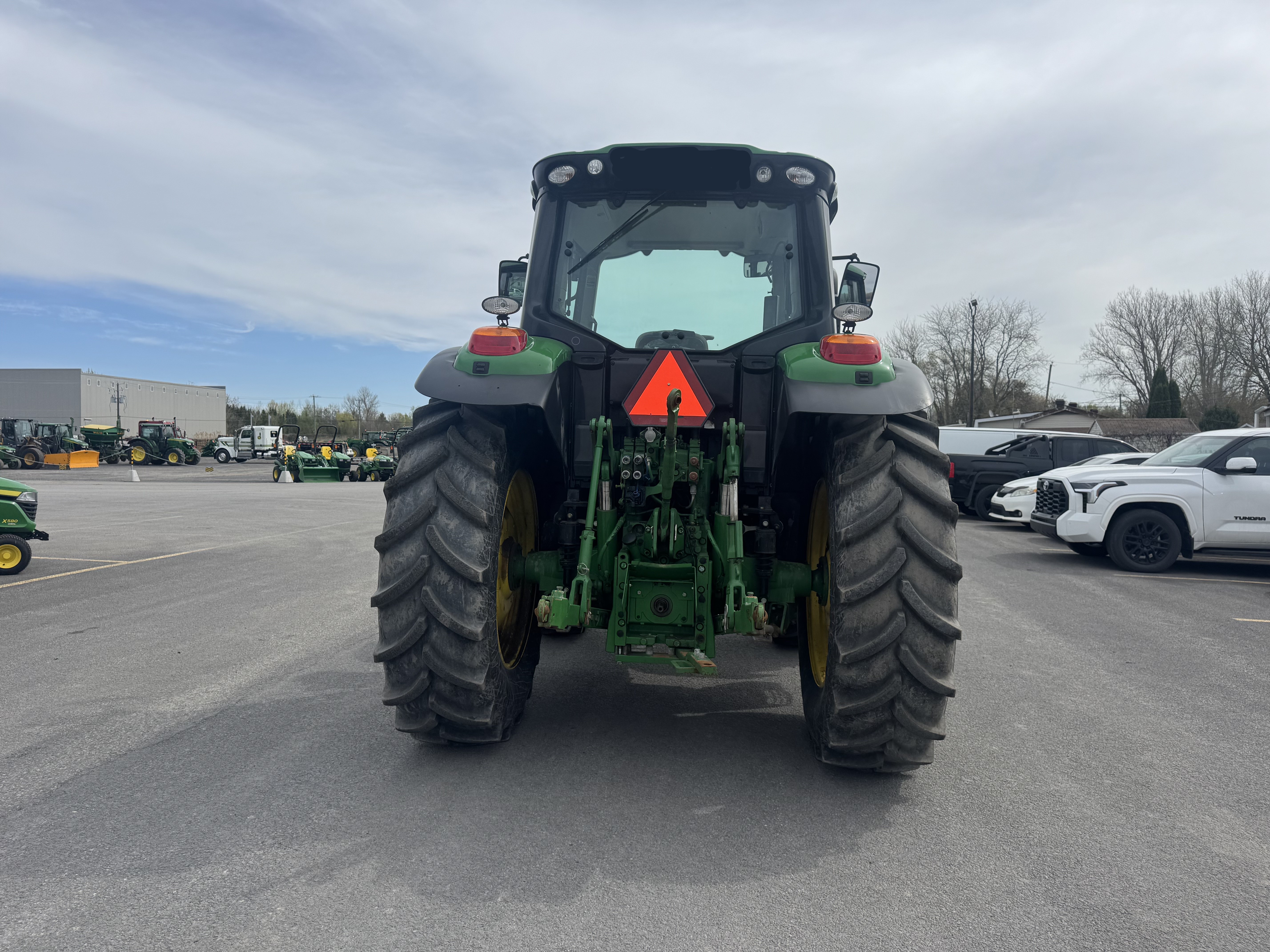 John Deere 6110M    