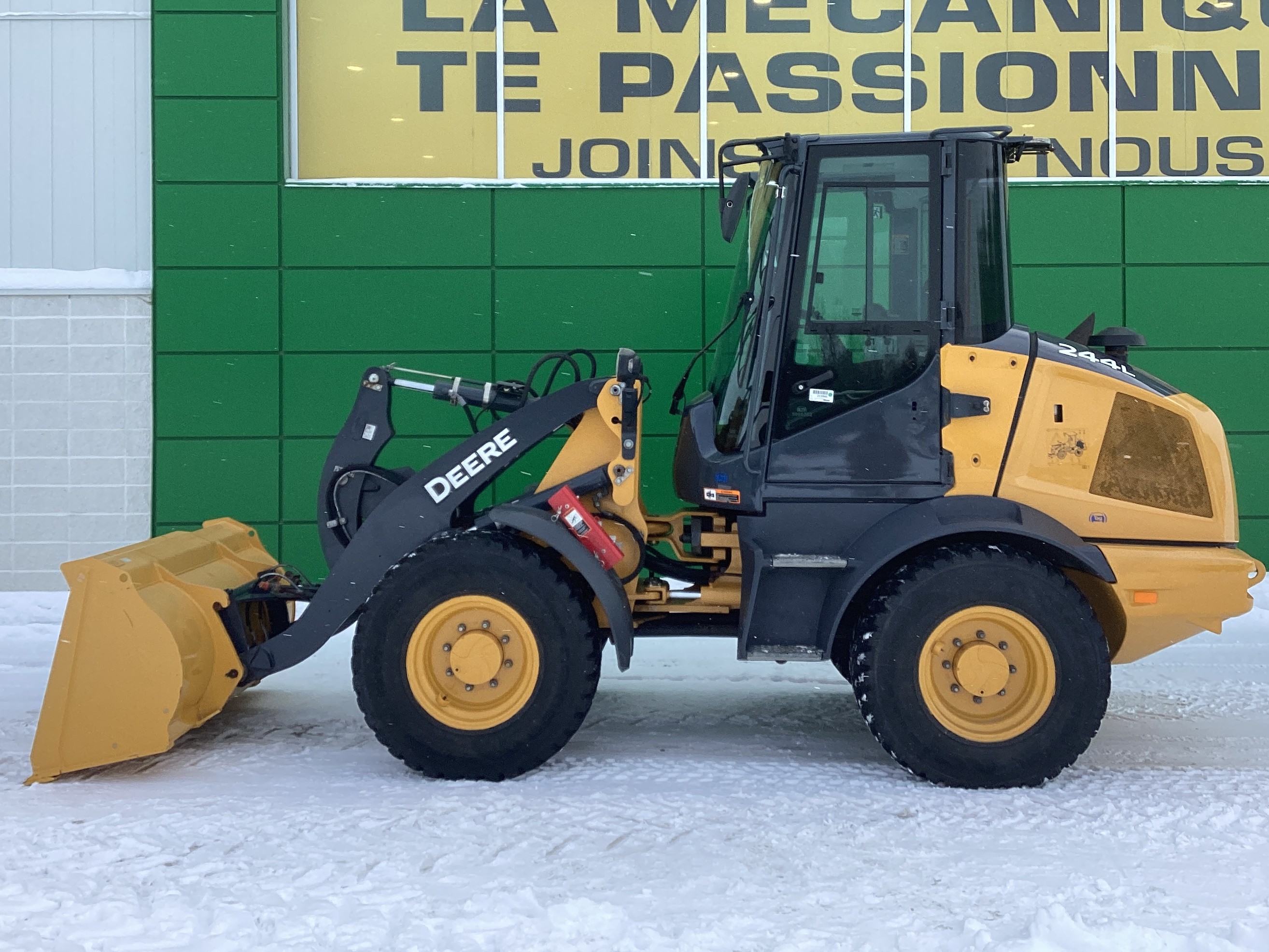 John Deere 244L