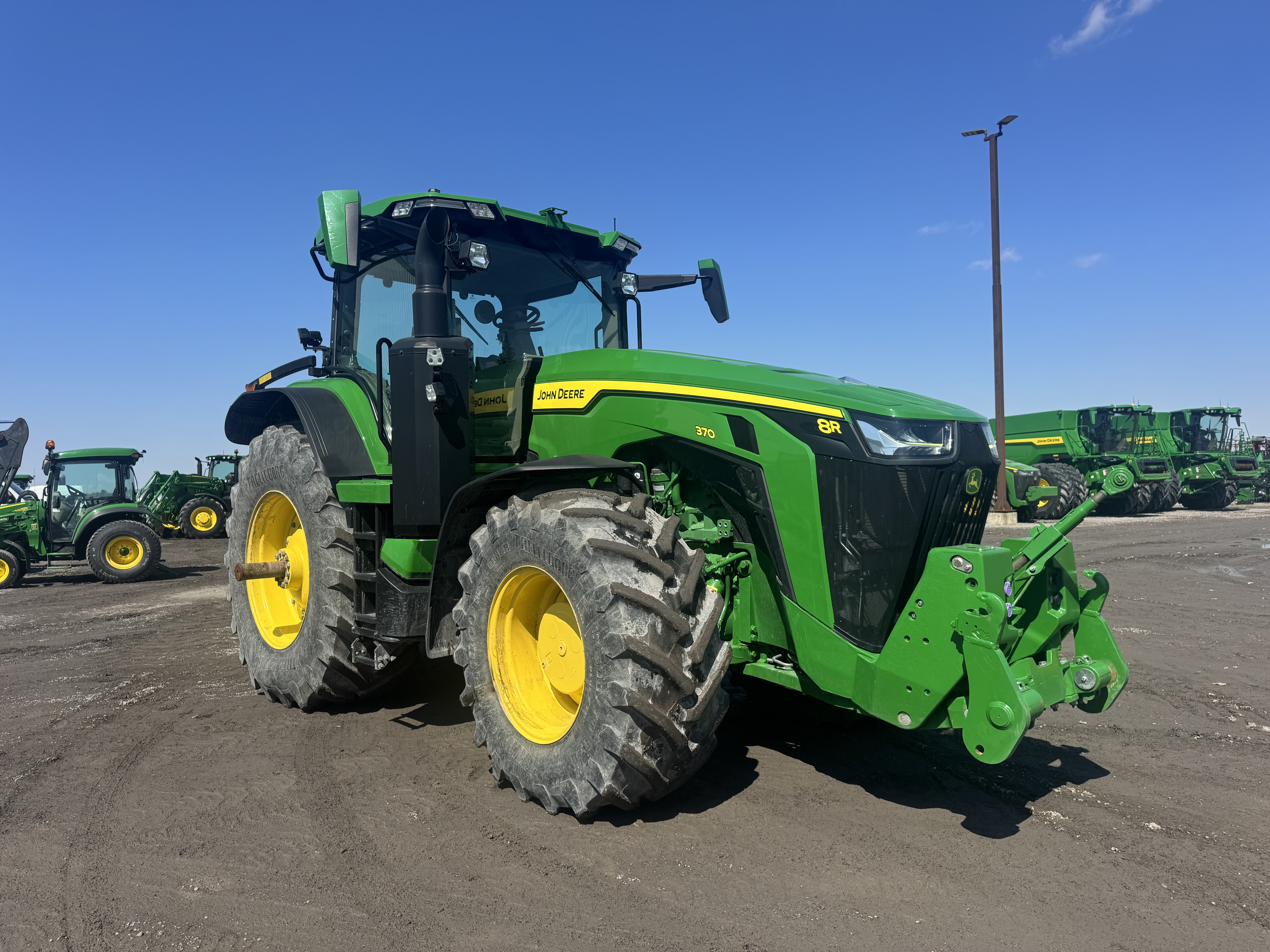 John Deere 8R 370 FRONT HITCH 
