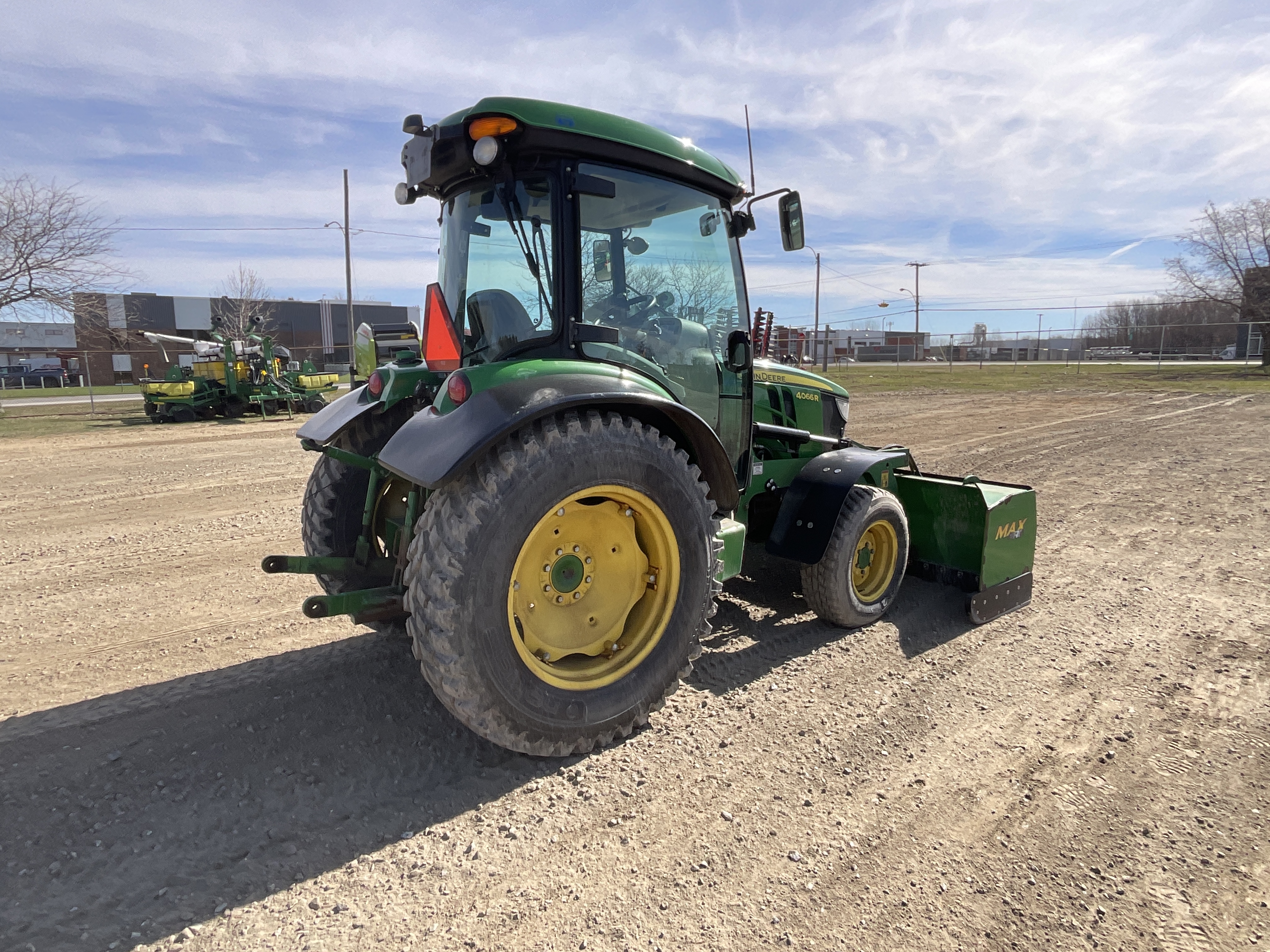 John Deere 4066R GRATTE NOKIAN  