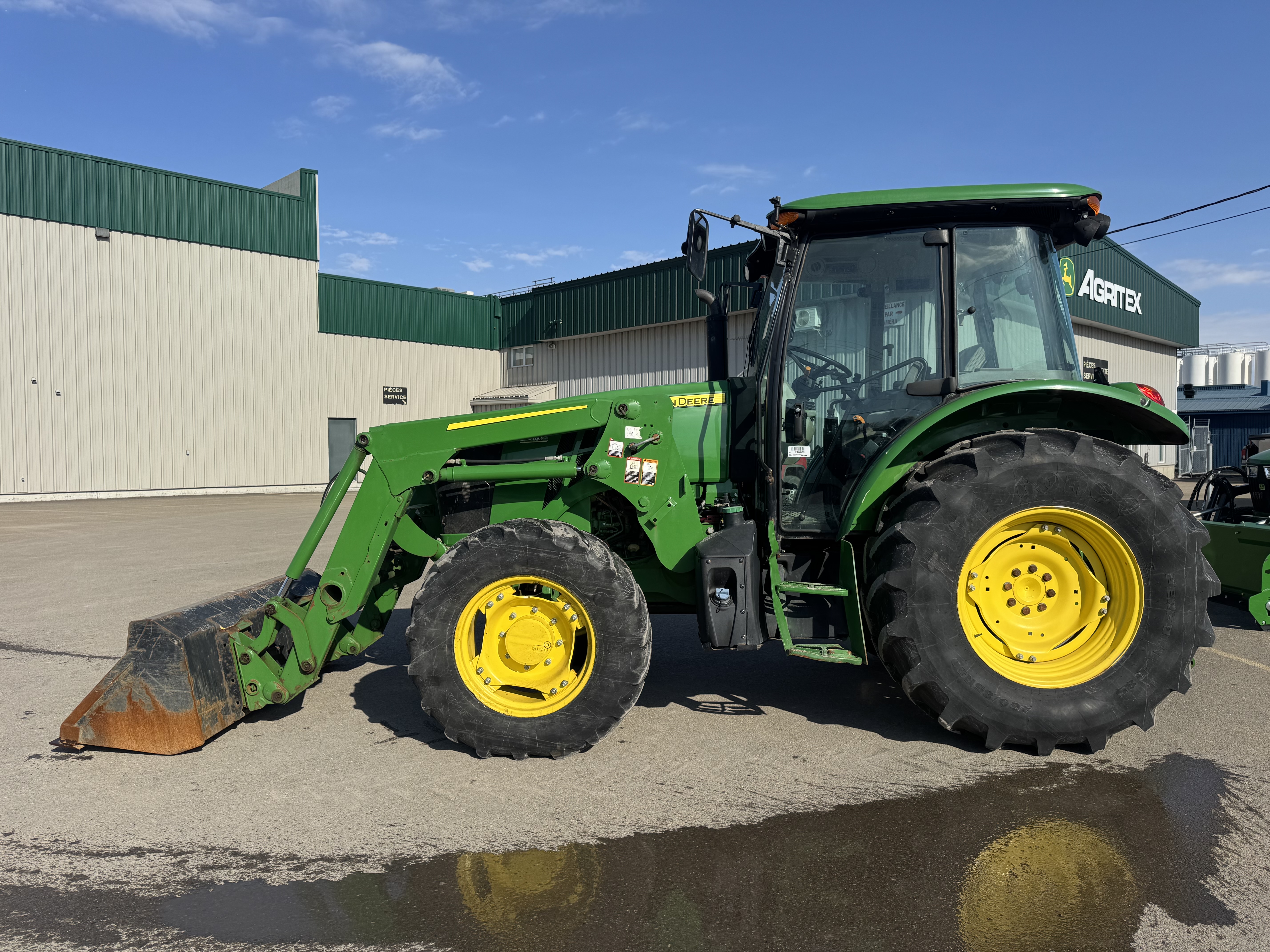 John Deere 5085E