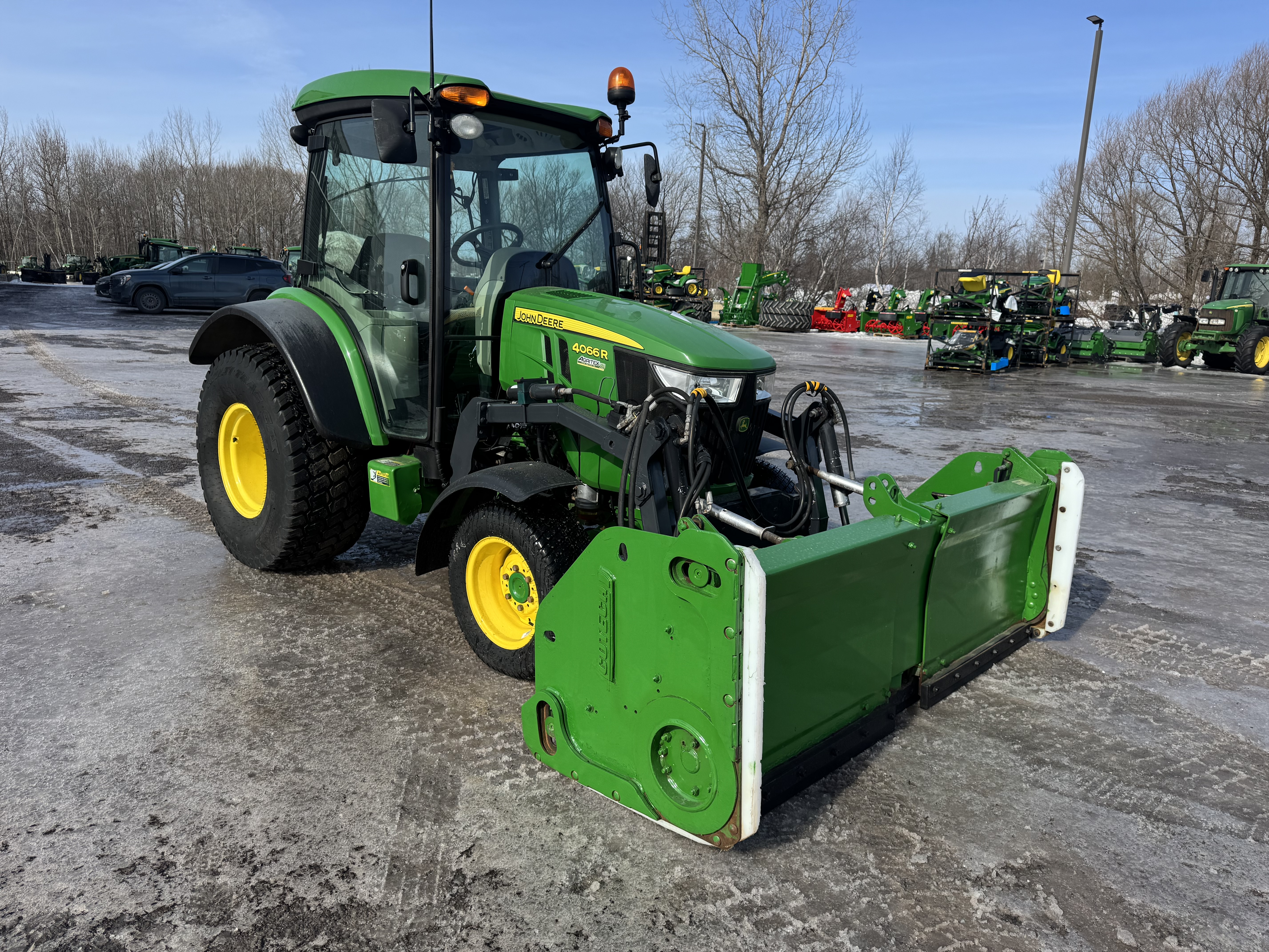 John Deere 4066R GRATTE TURF    
