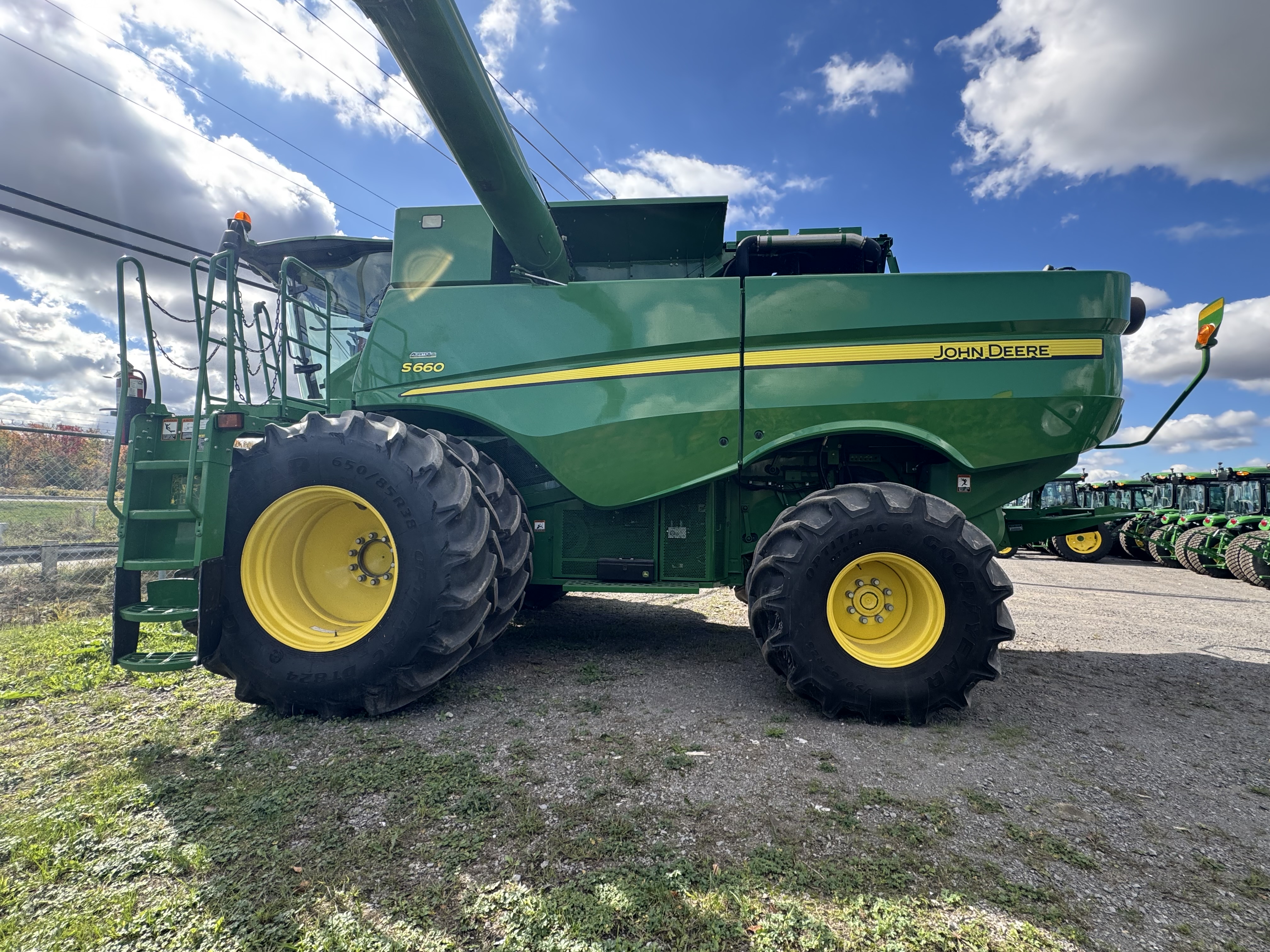 John Deere S660