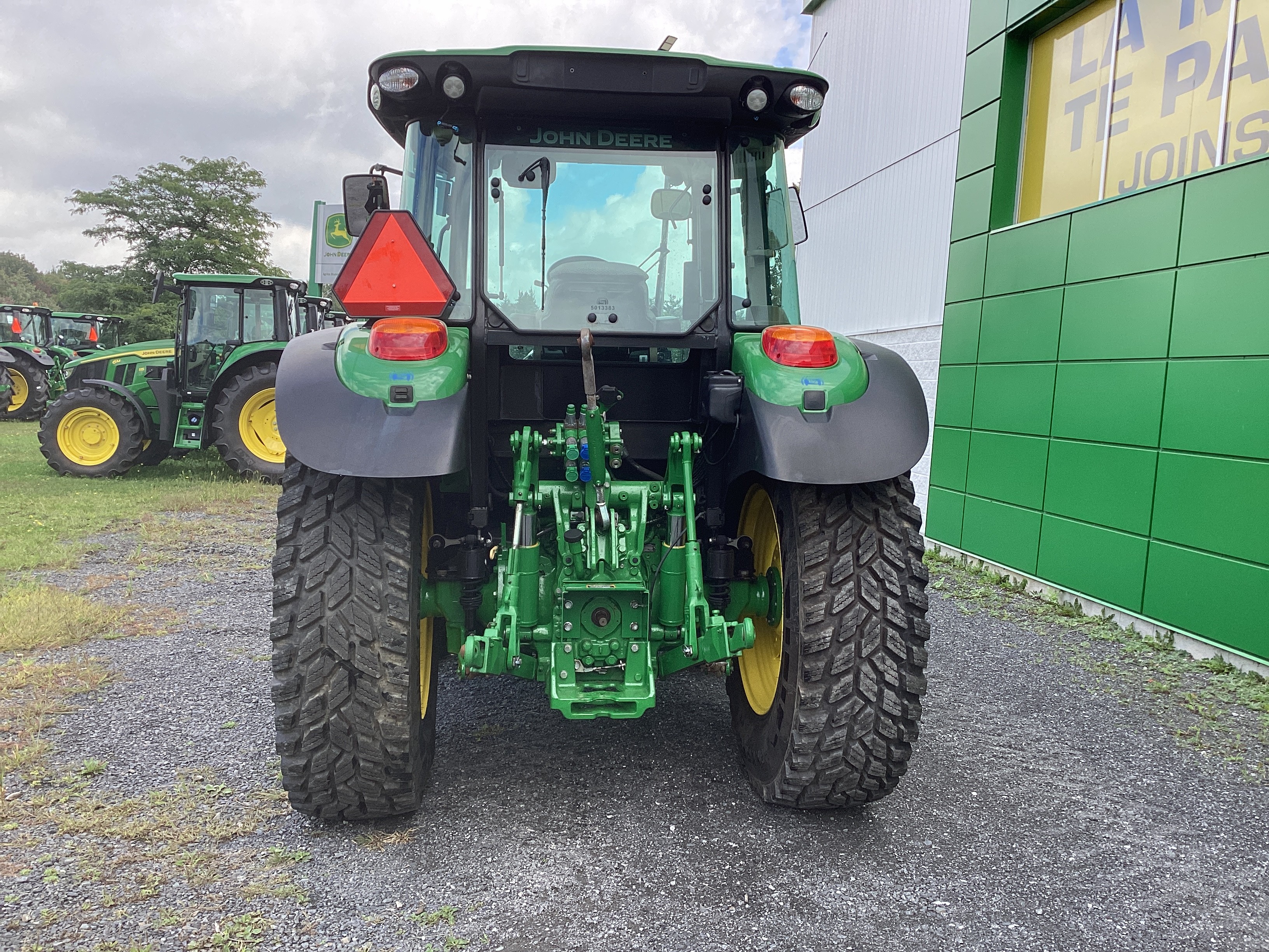 John Deere 5100R NOKIAN GRATTE
