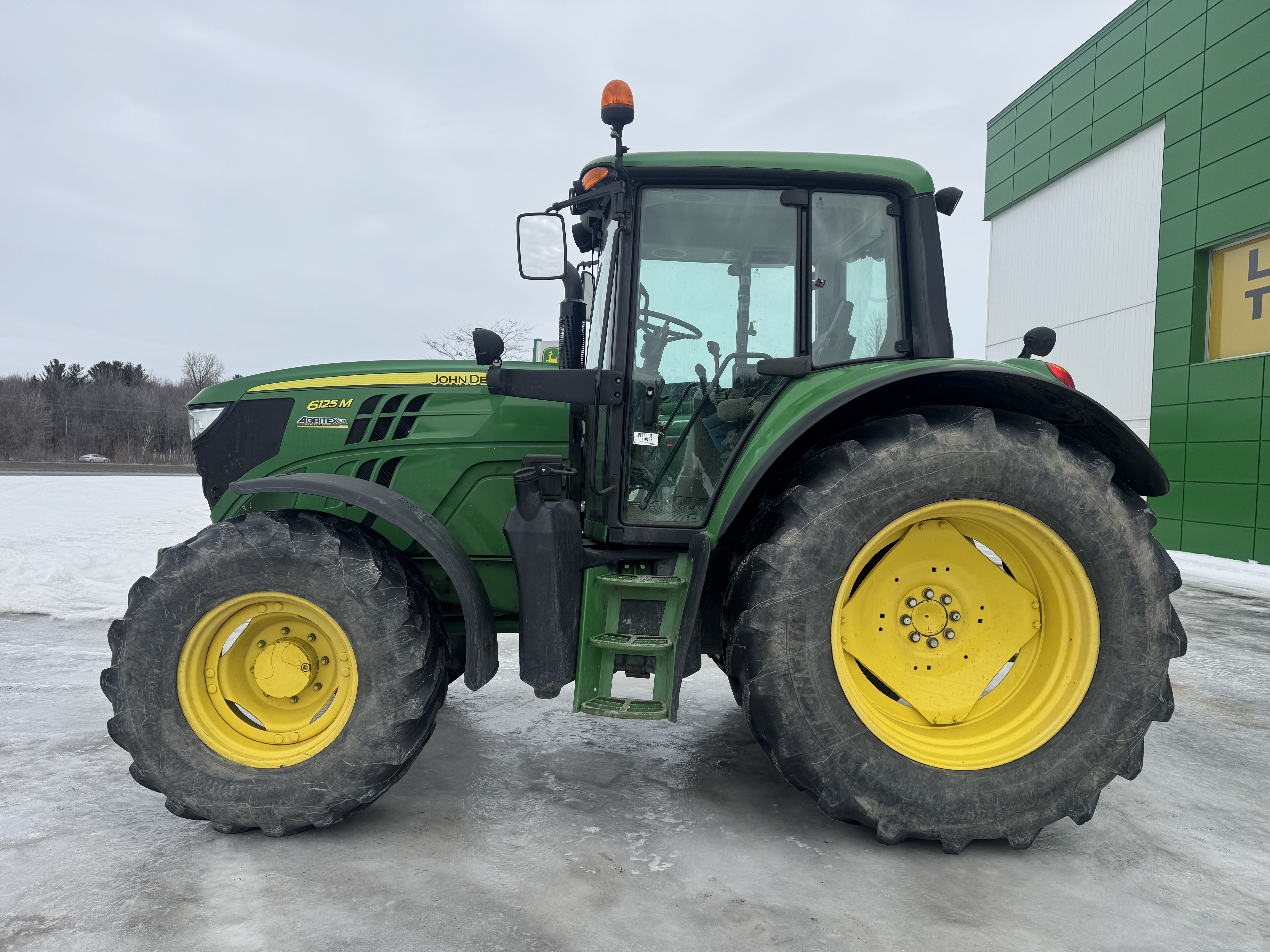 John Deere 6125M
