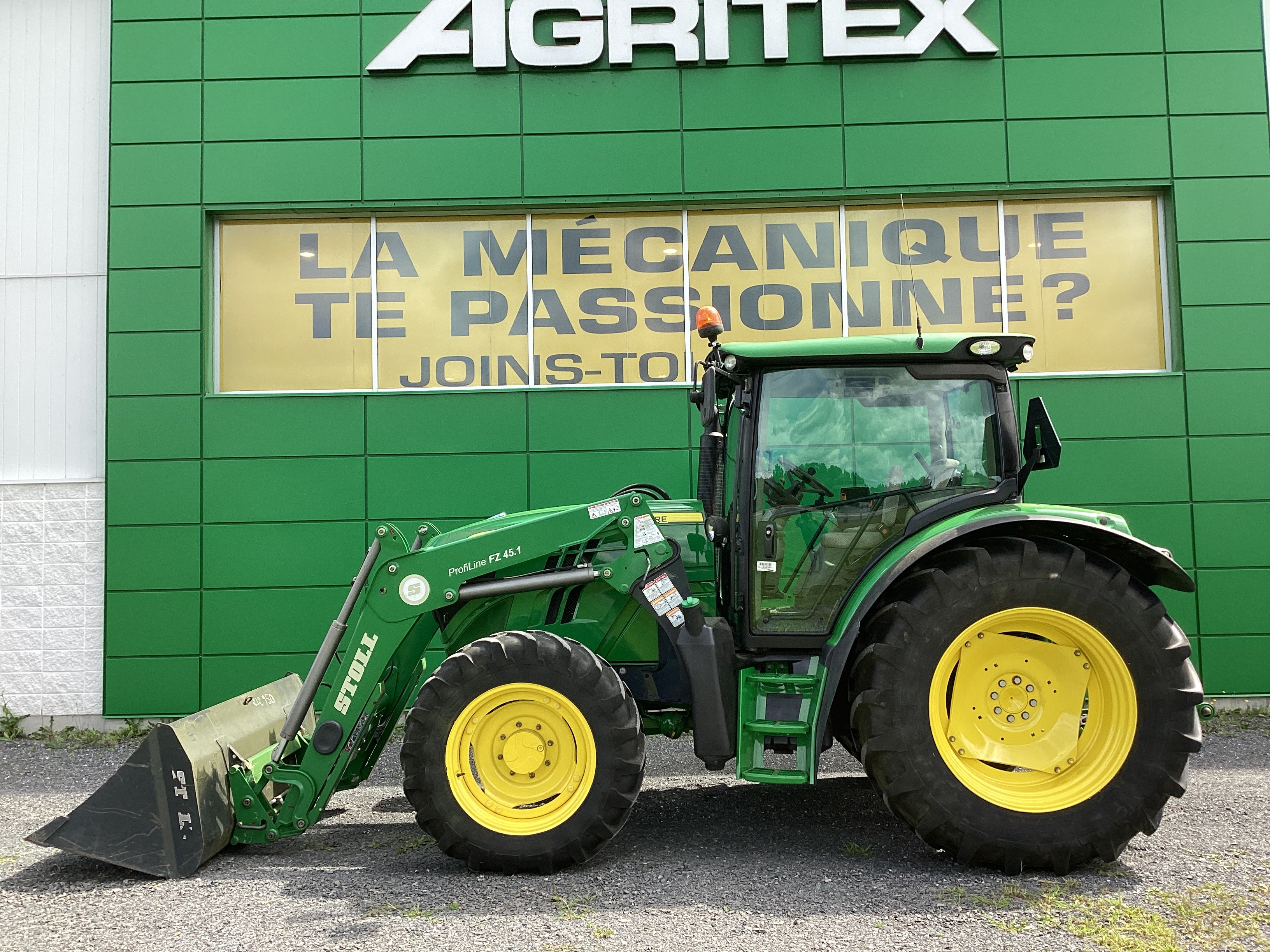 John Deere 6105R