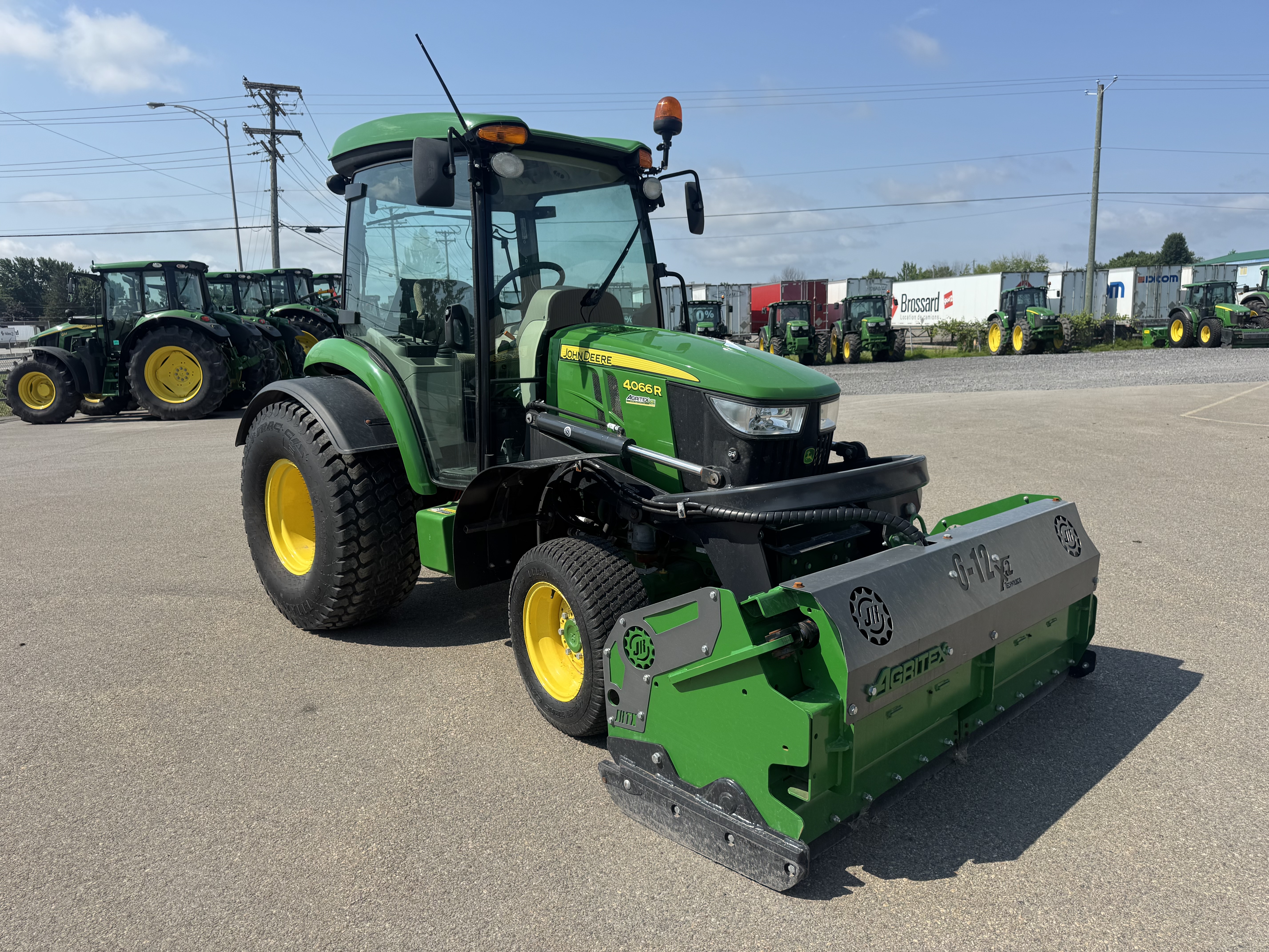 John Deere 4066R TURF GRATTE 