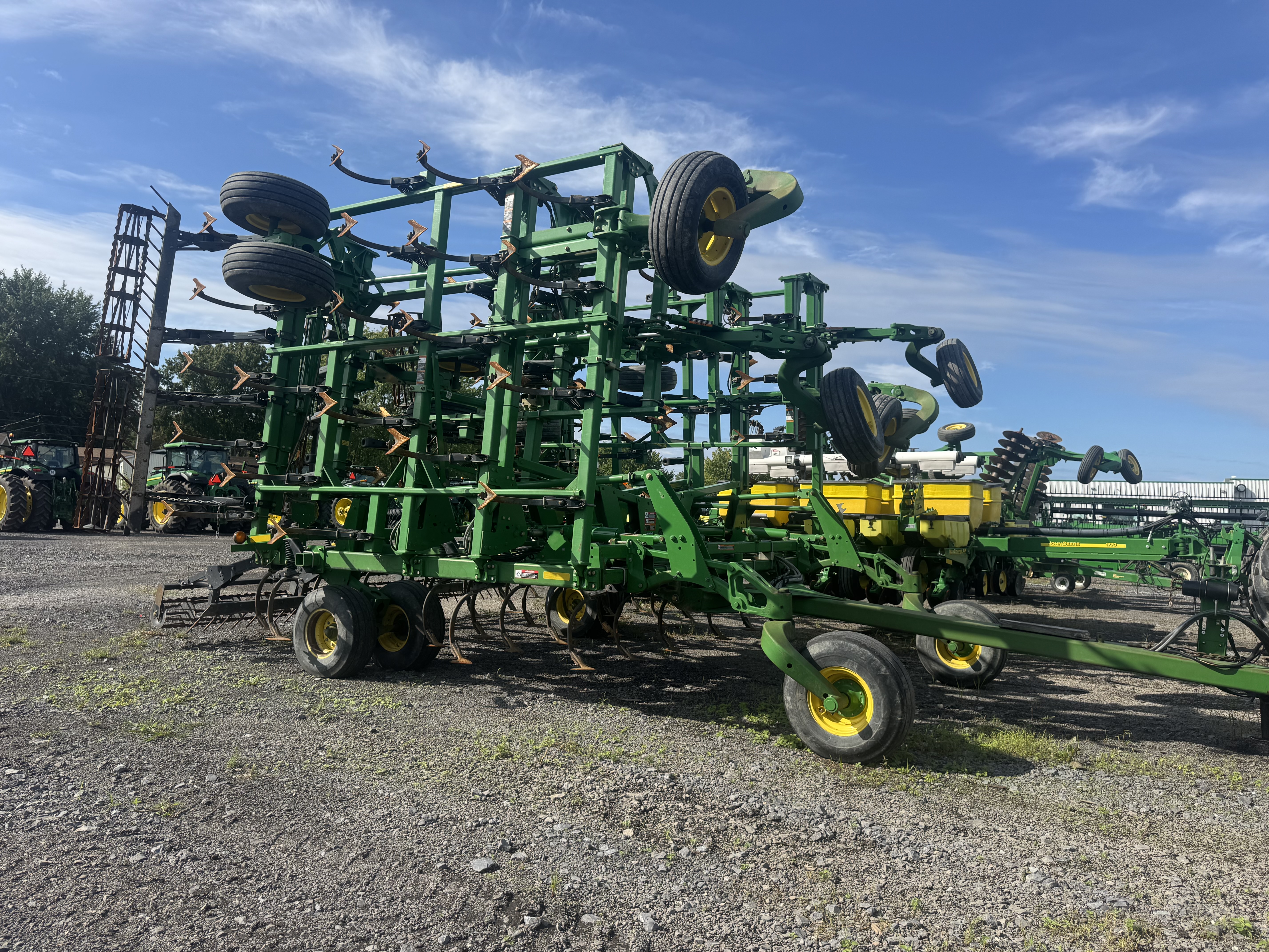 John Deere 2210