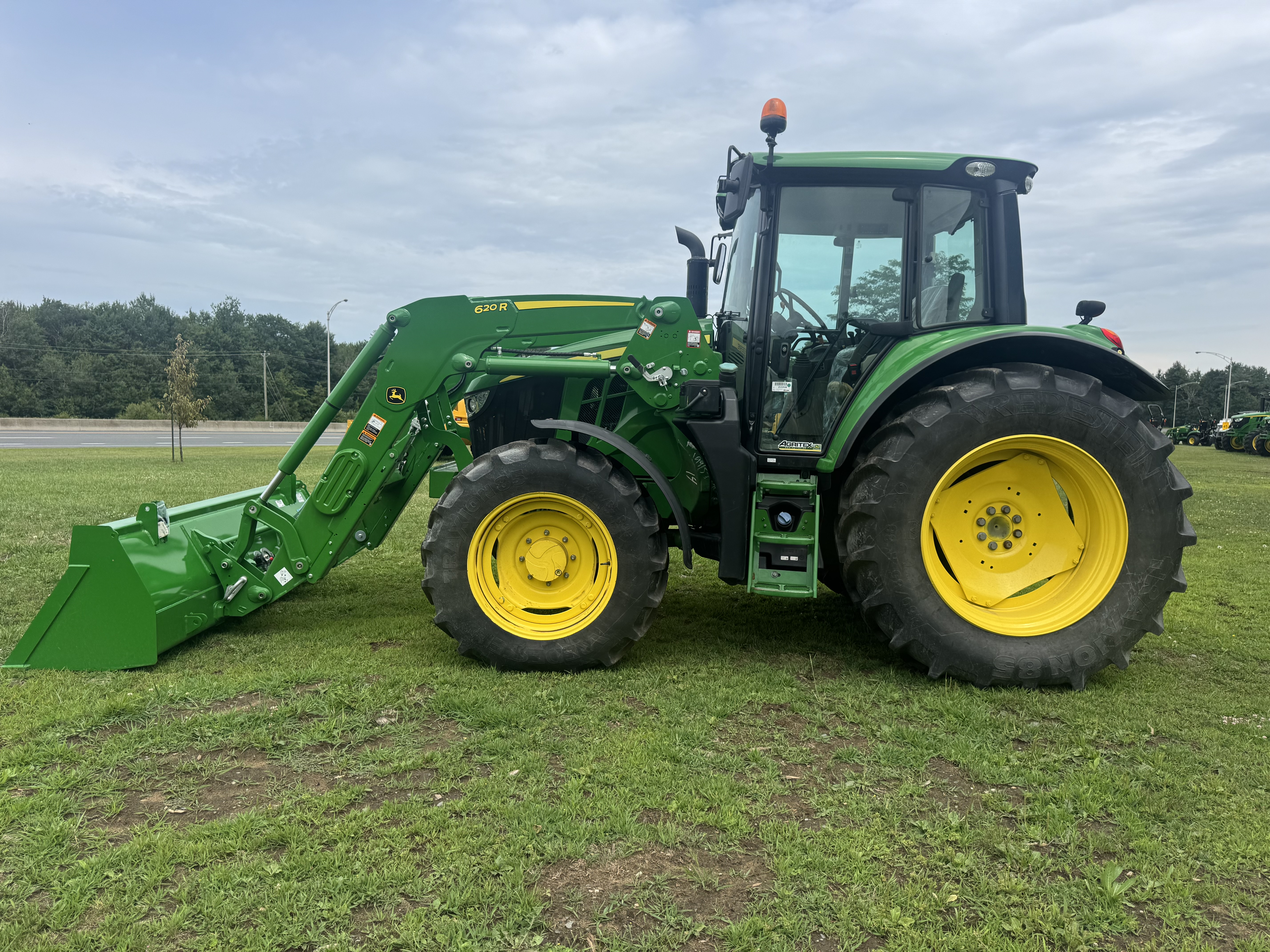 John Deere 6120M LOADER NSL