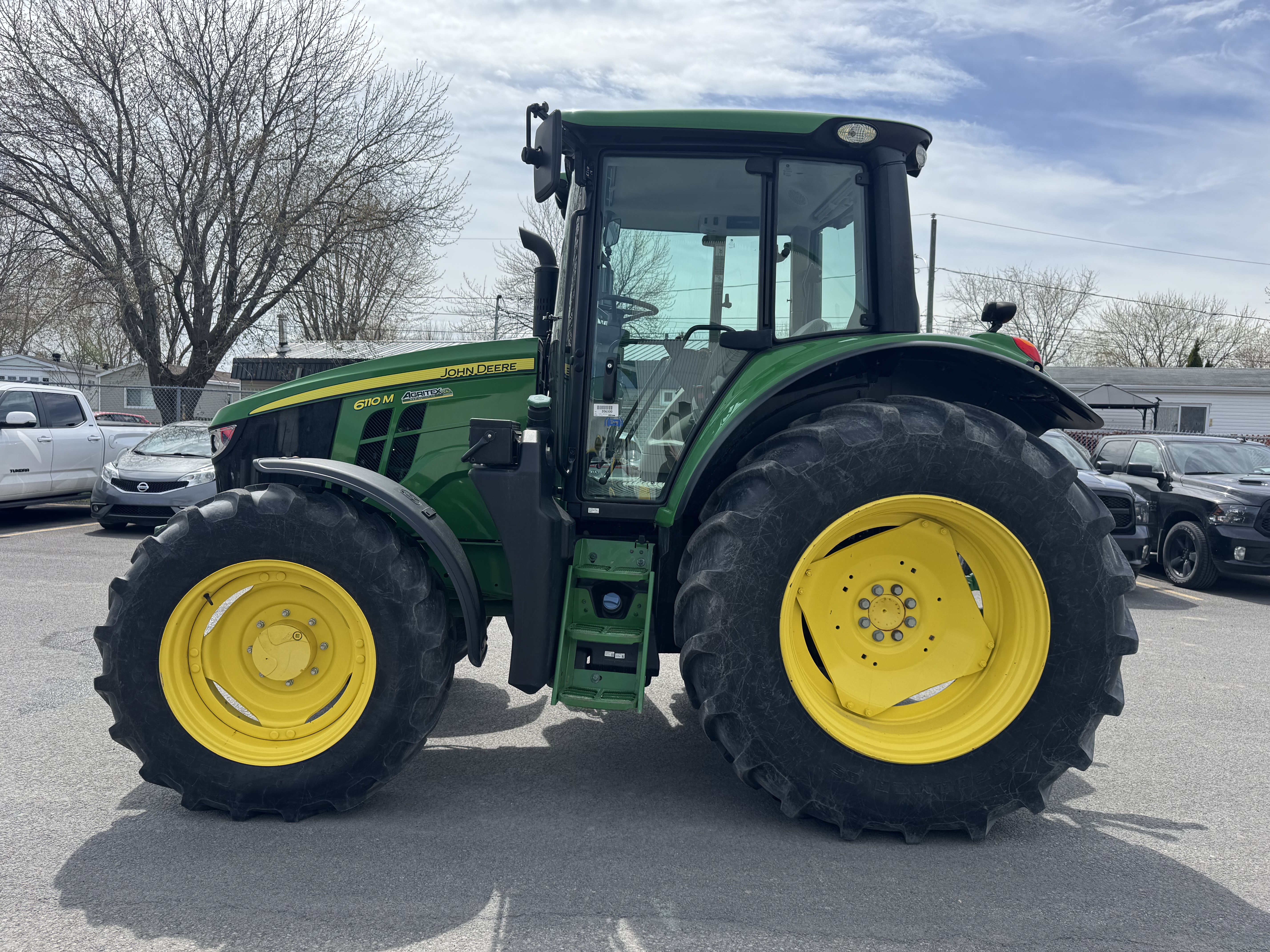 John Deere 6110M