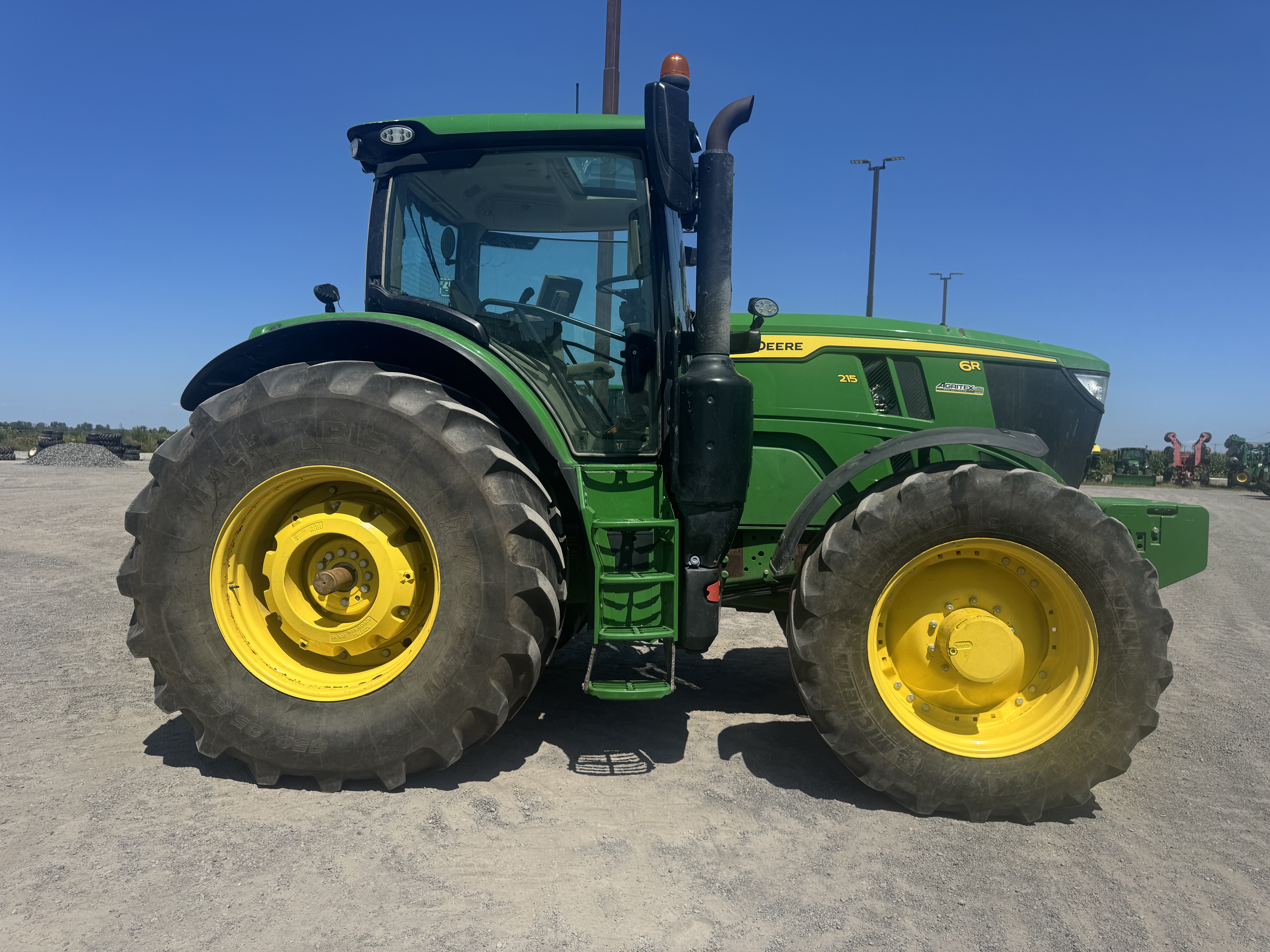 John Deere 6R 215