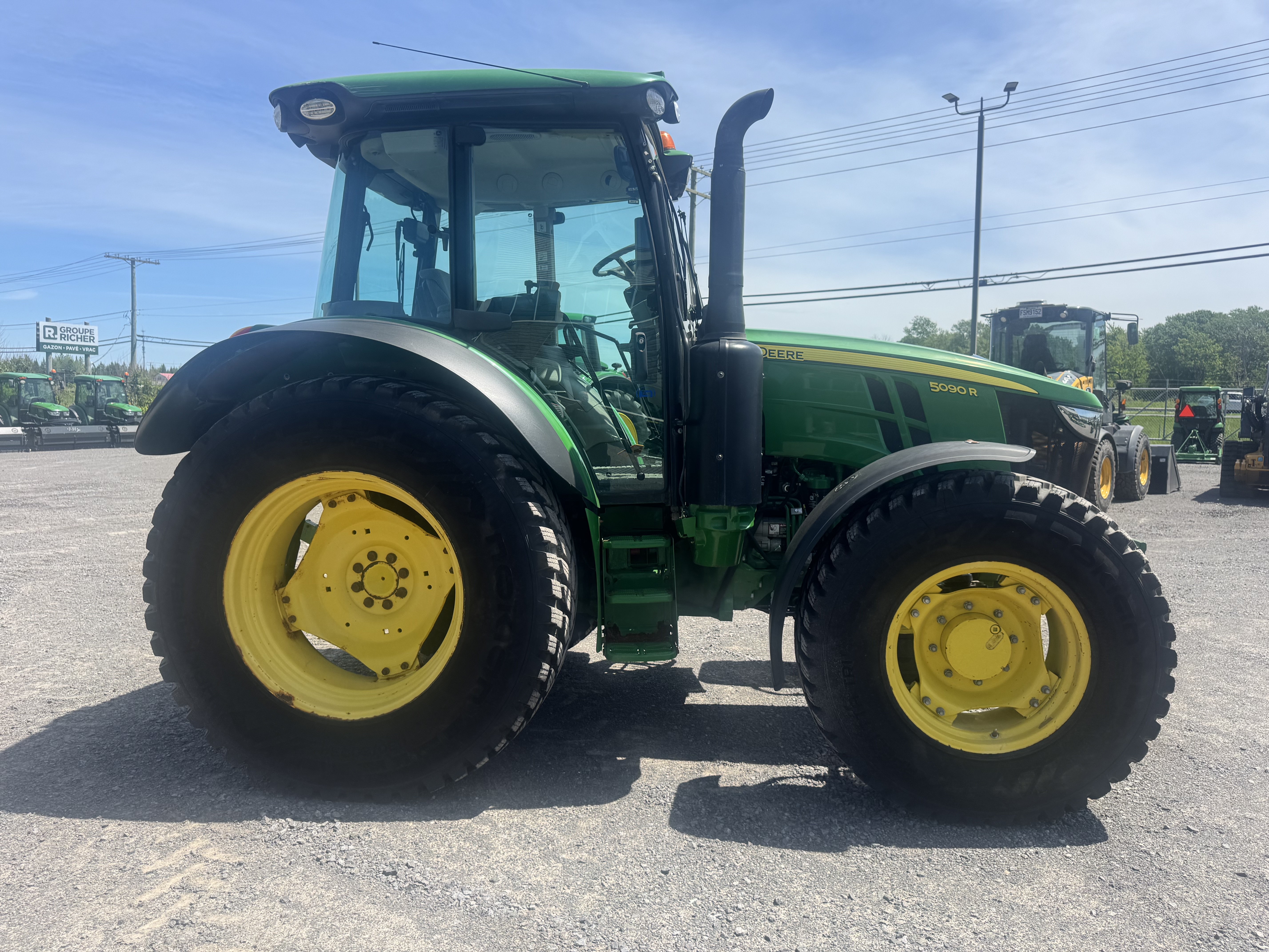 John Deere 5090R  