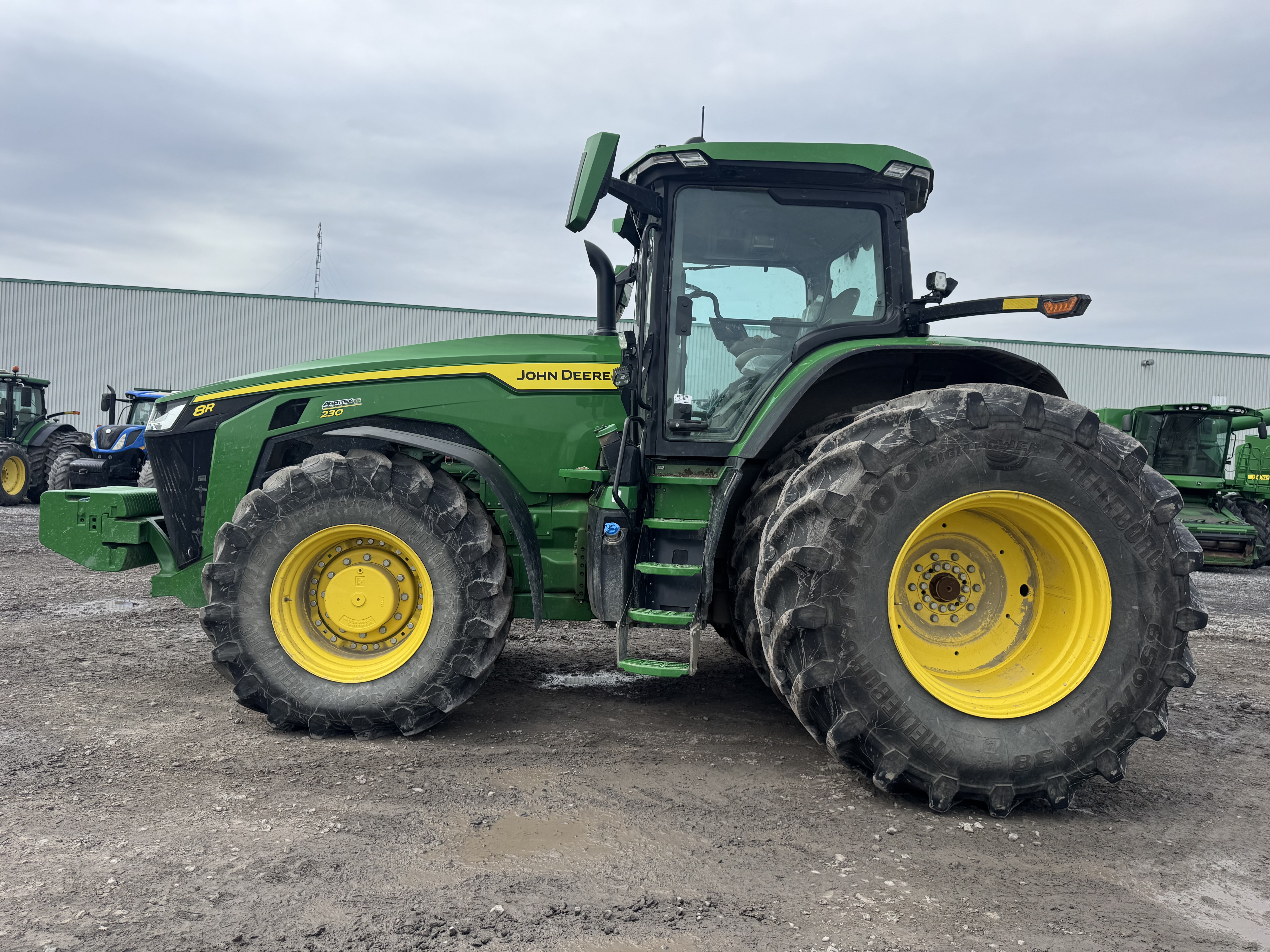 John Deere 8R 230