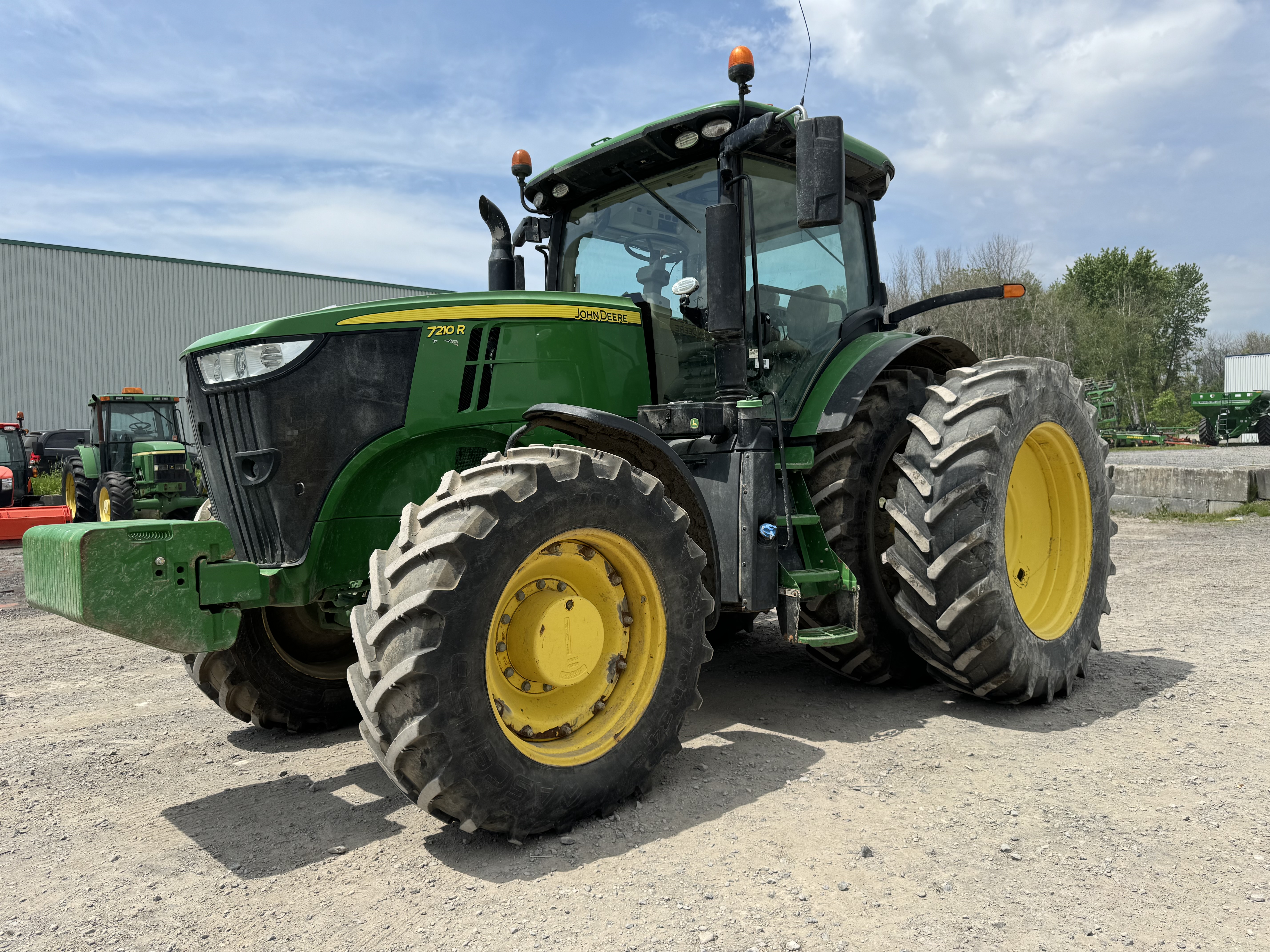 John Deere 7210R