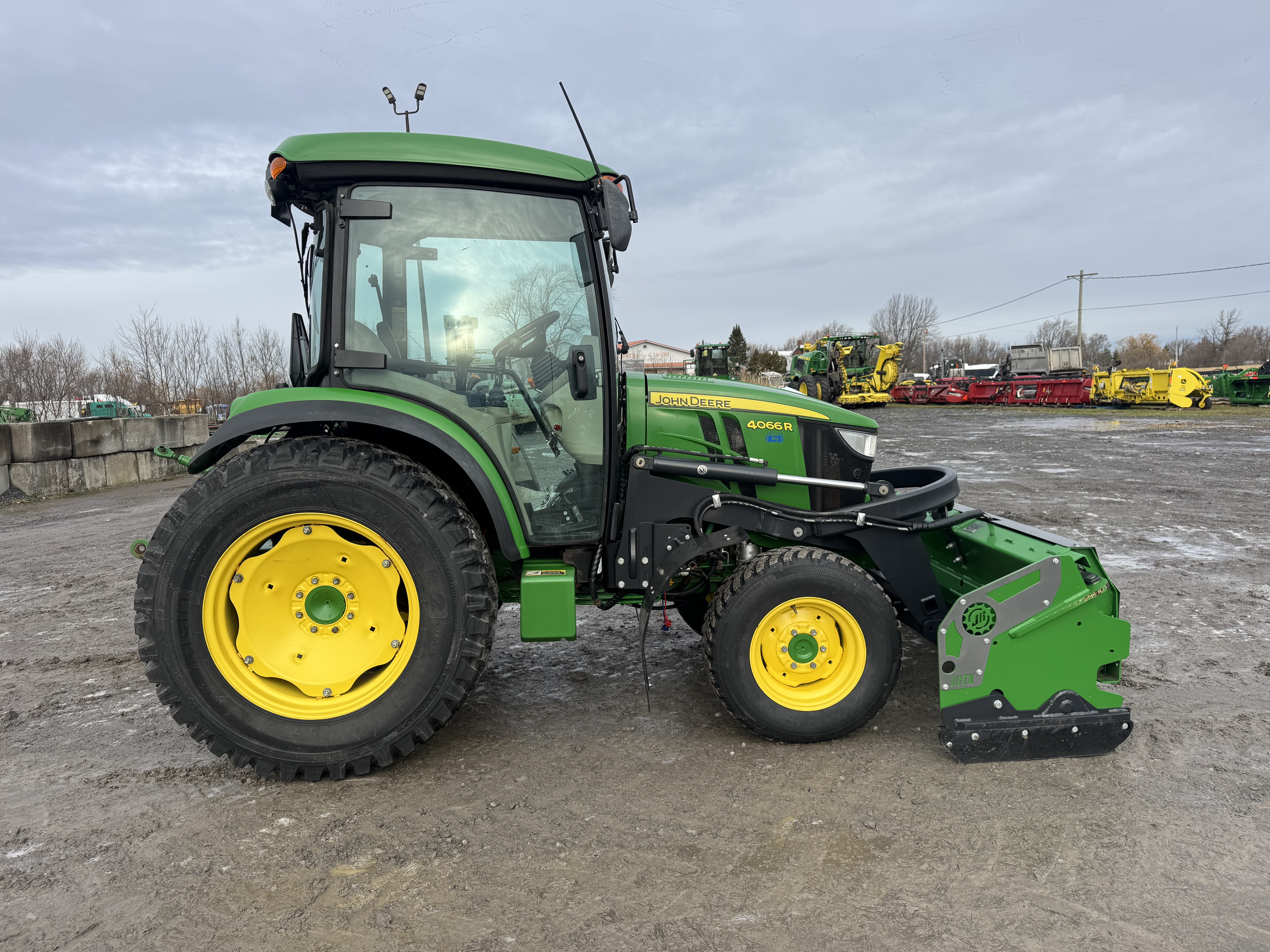 John Deere 4066R NOKIAN GRATTE