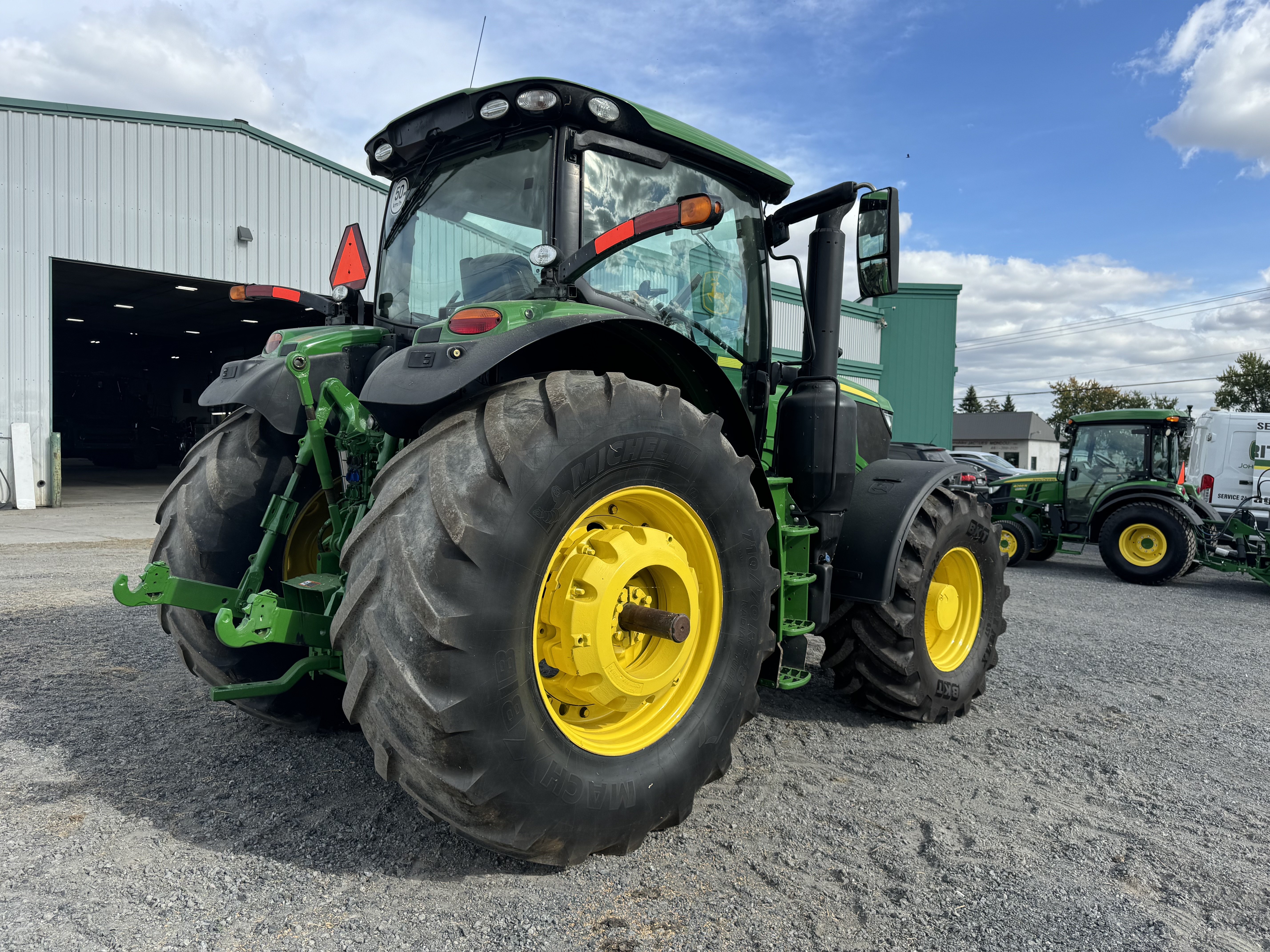 John Deere 6215R FRT HITCH PTO