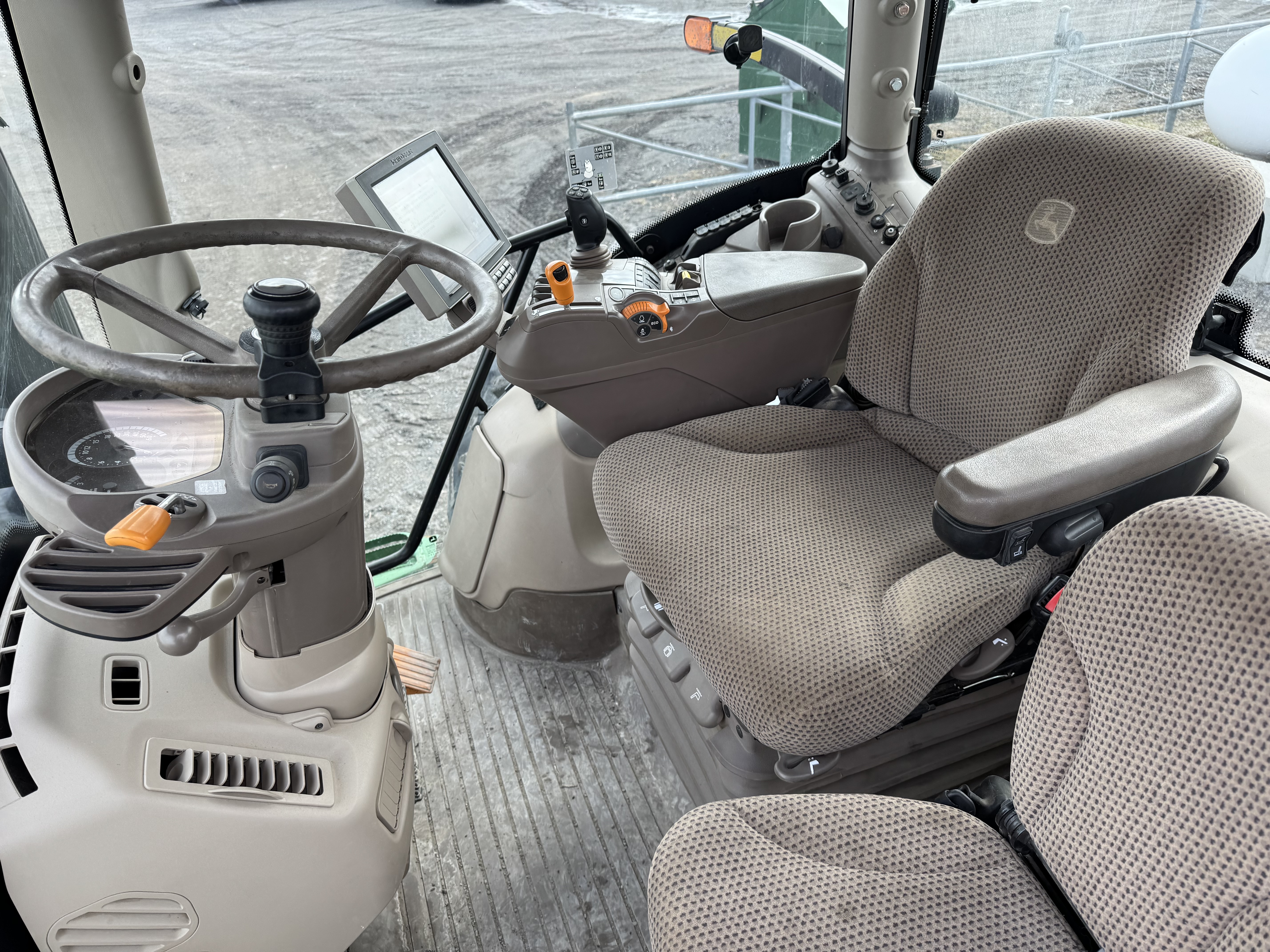 John Deere 6195R 