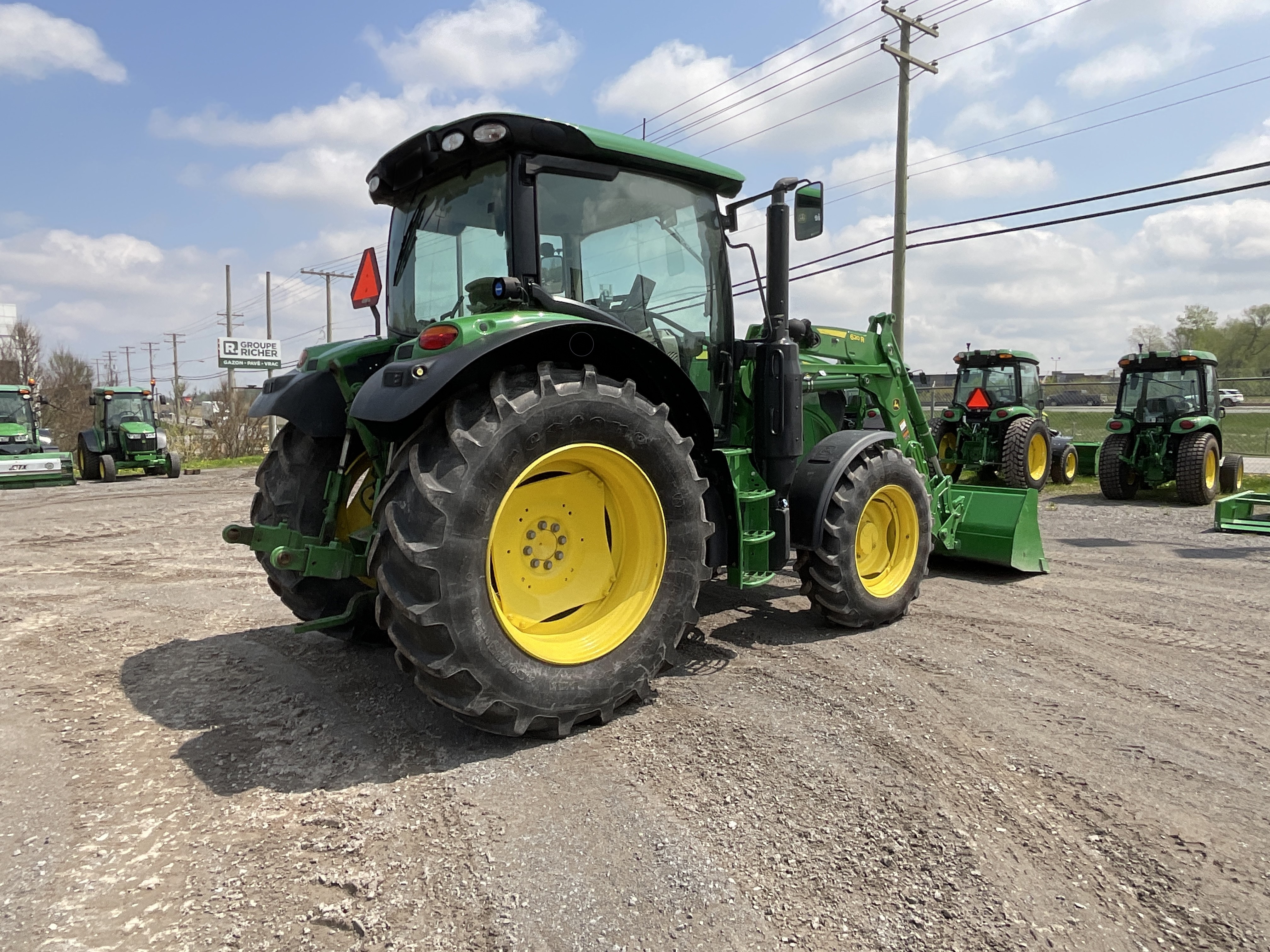 John Deere 6120R 