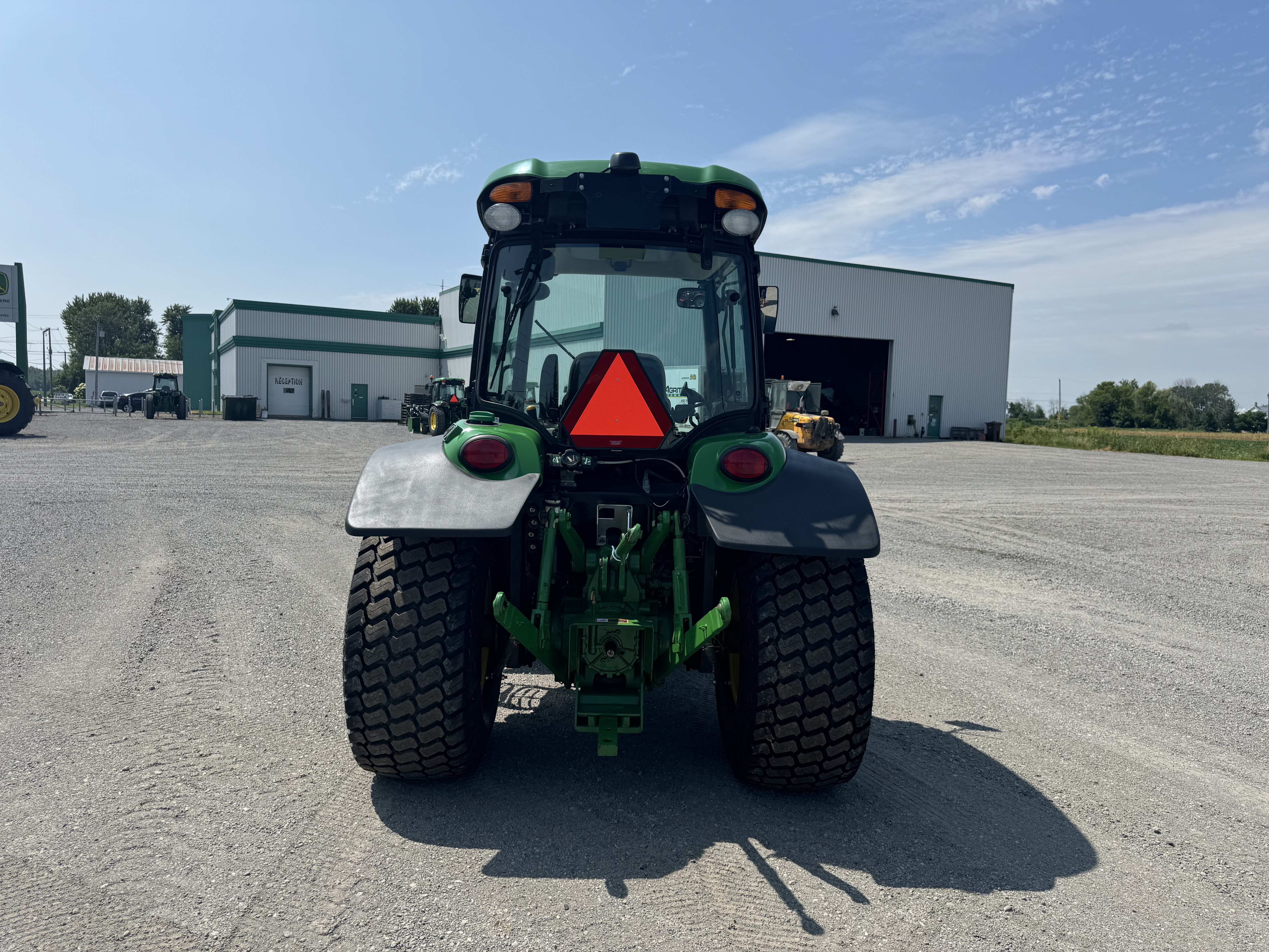 John Deere 4066R TURF GRATTE 
