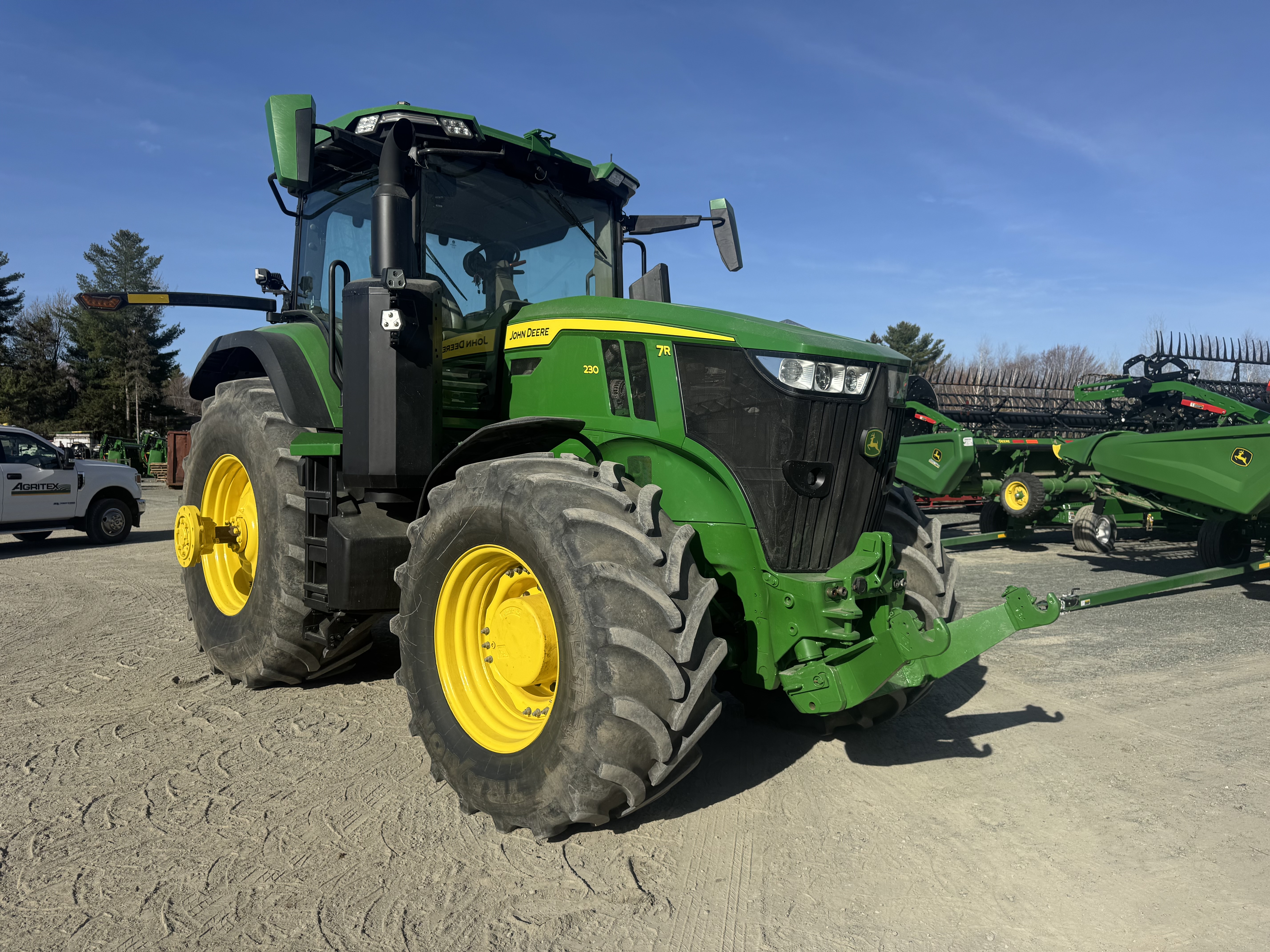 John Deere 7R 230 FRT HTCH PTO