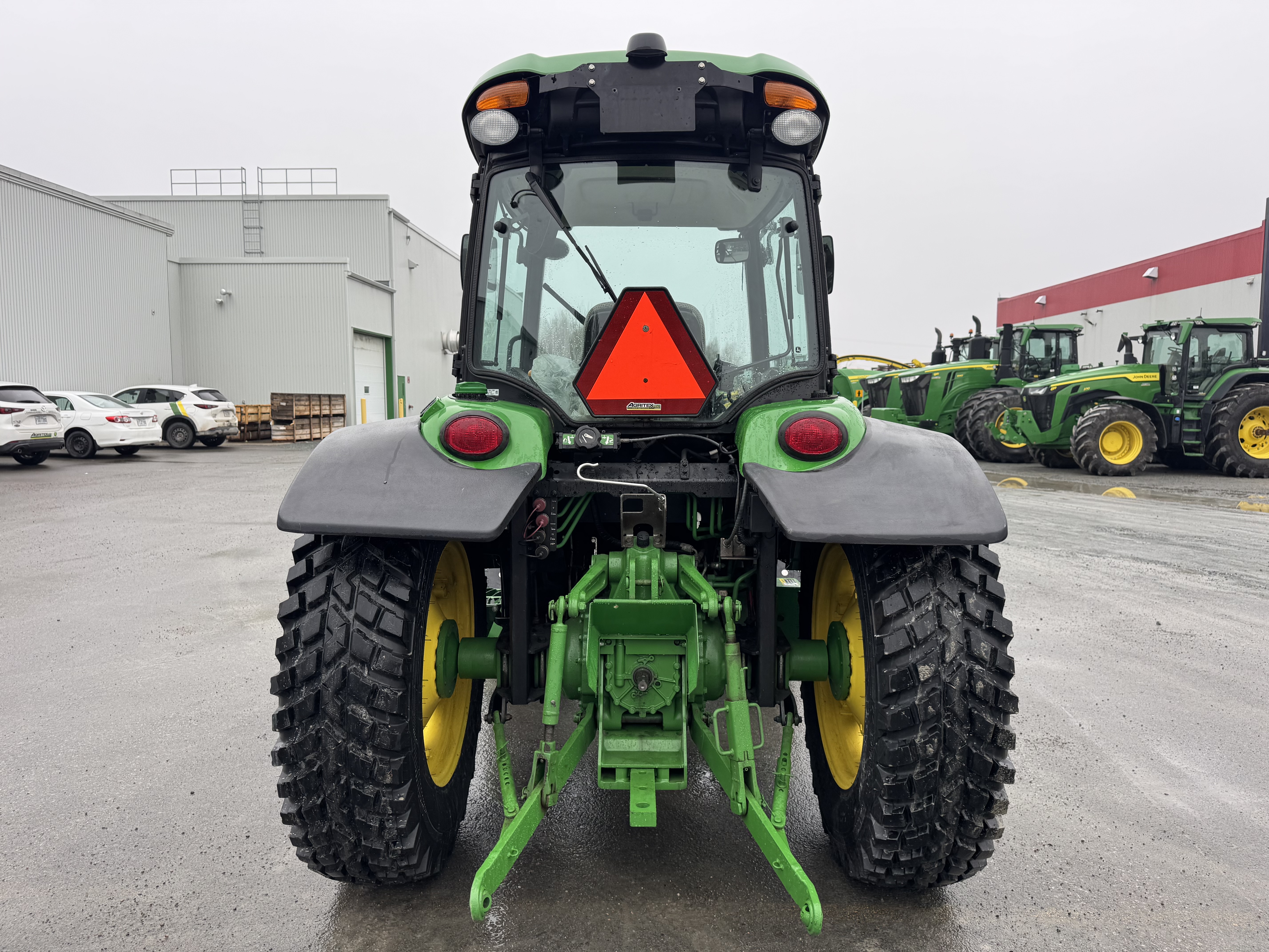 John Deere 4066R GRATTE NOKIAN    
