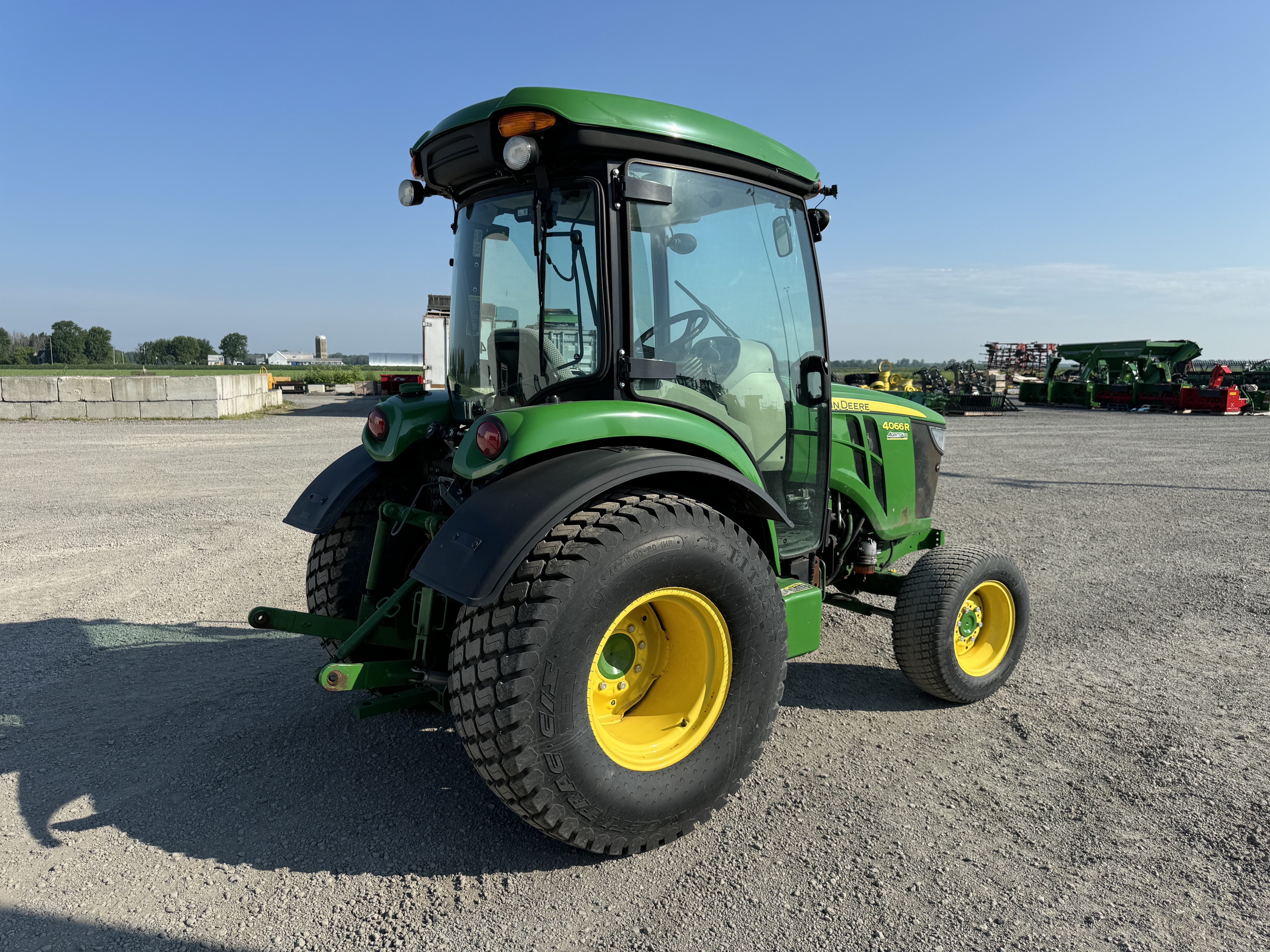 John Deere 4066R TURF    