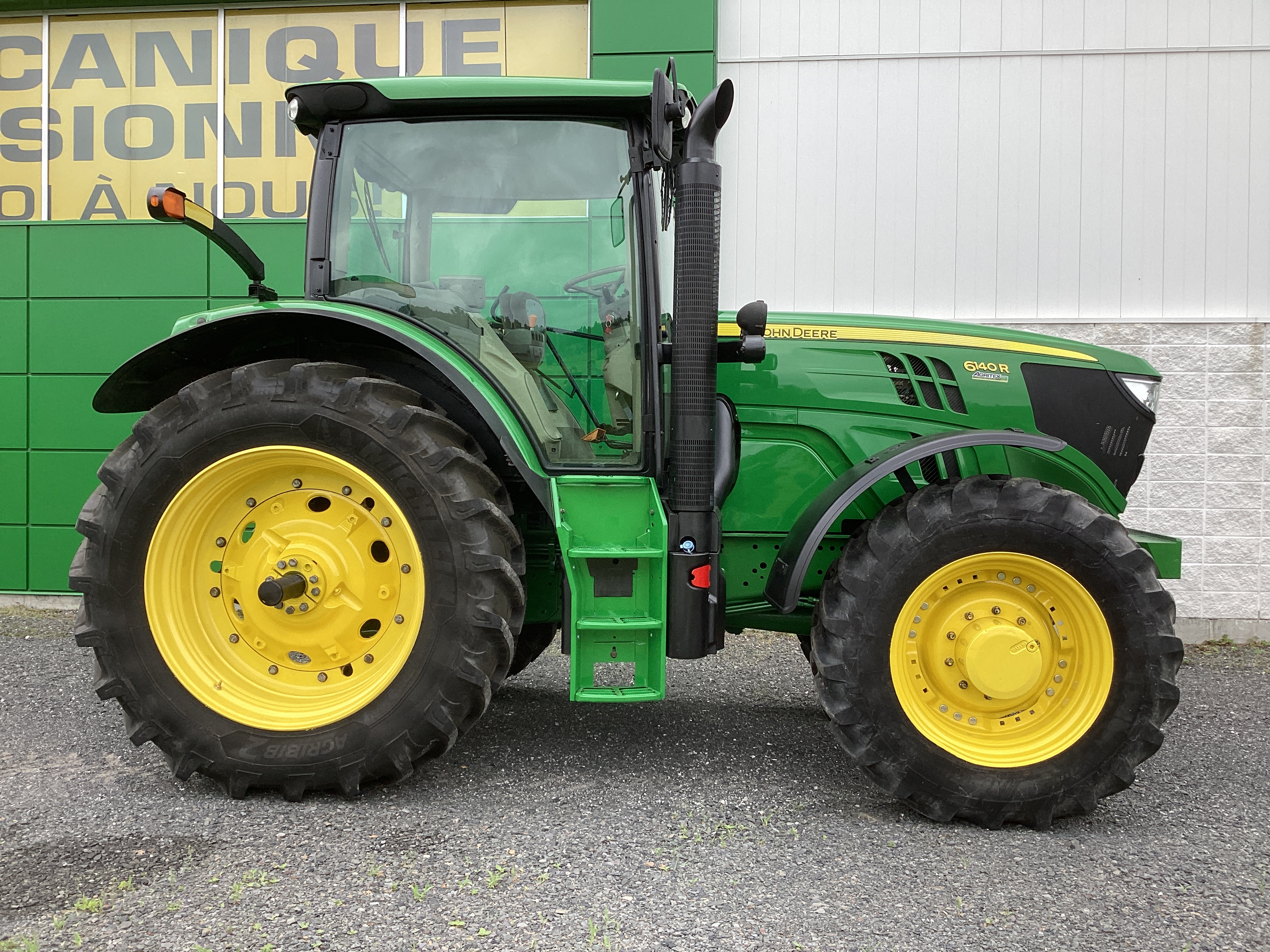 John Deere 6140R 
