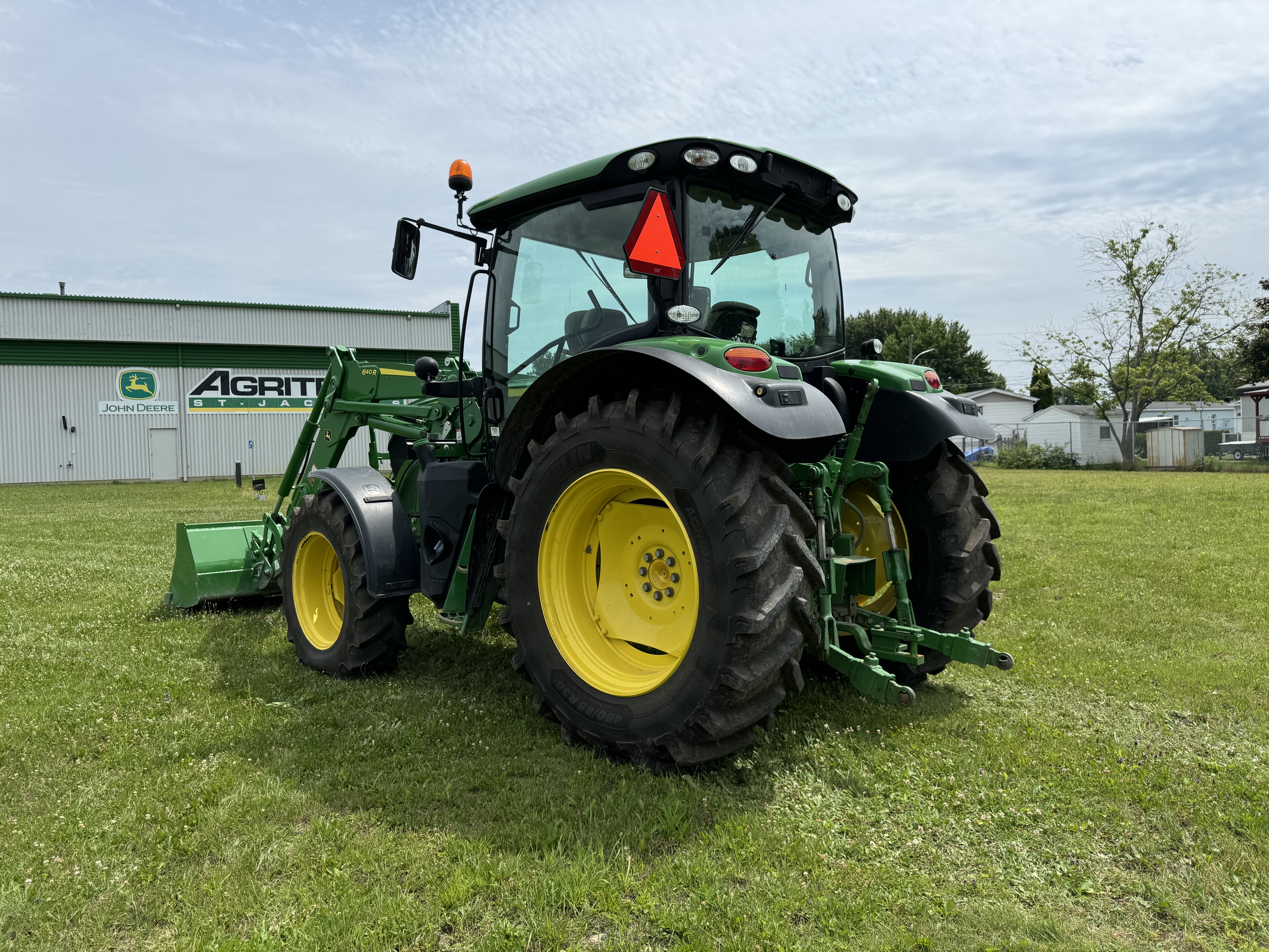 John Deere 6110R 