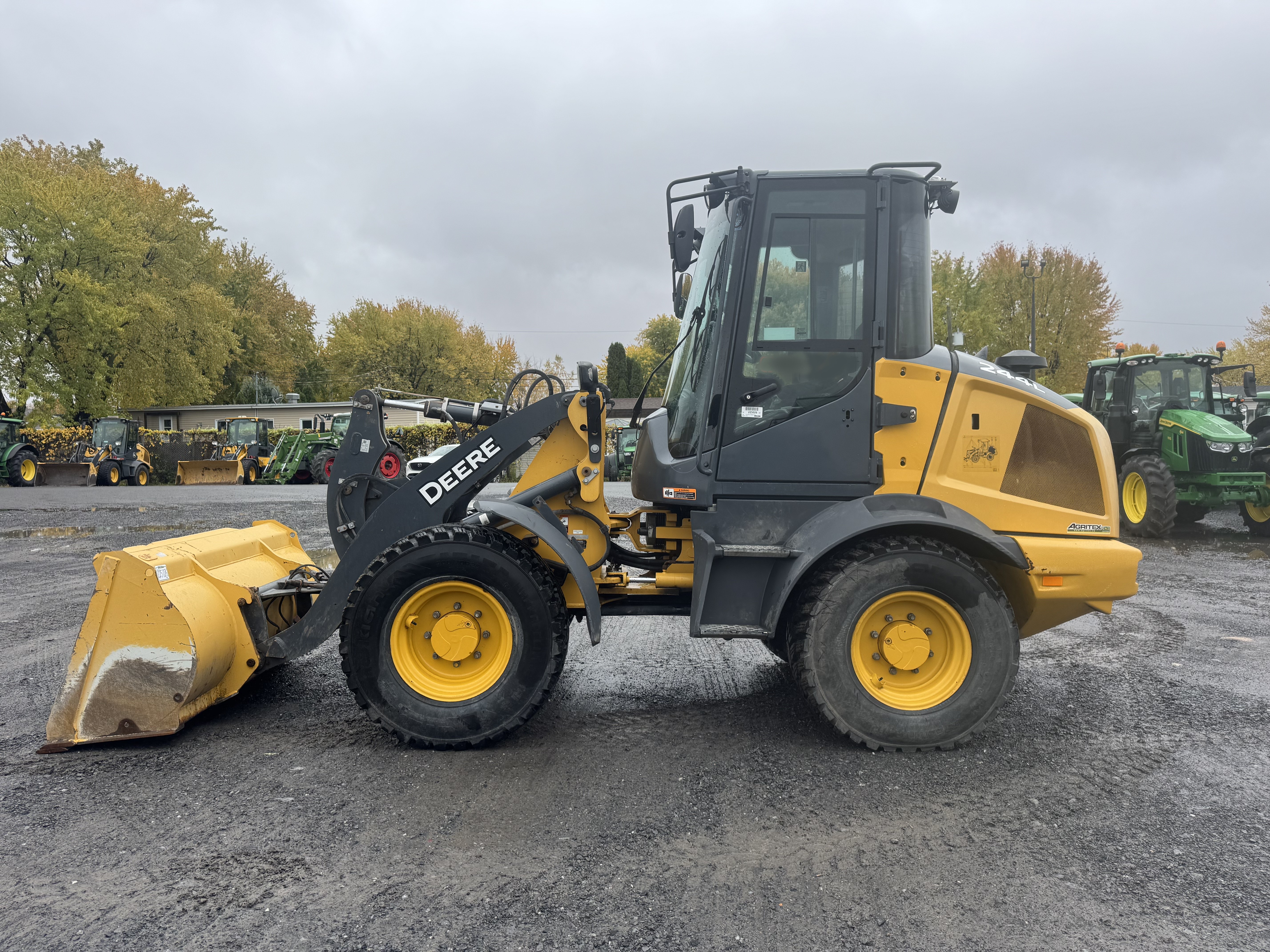 John Deere 244L