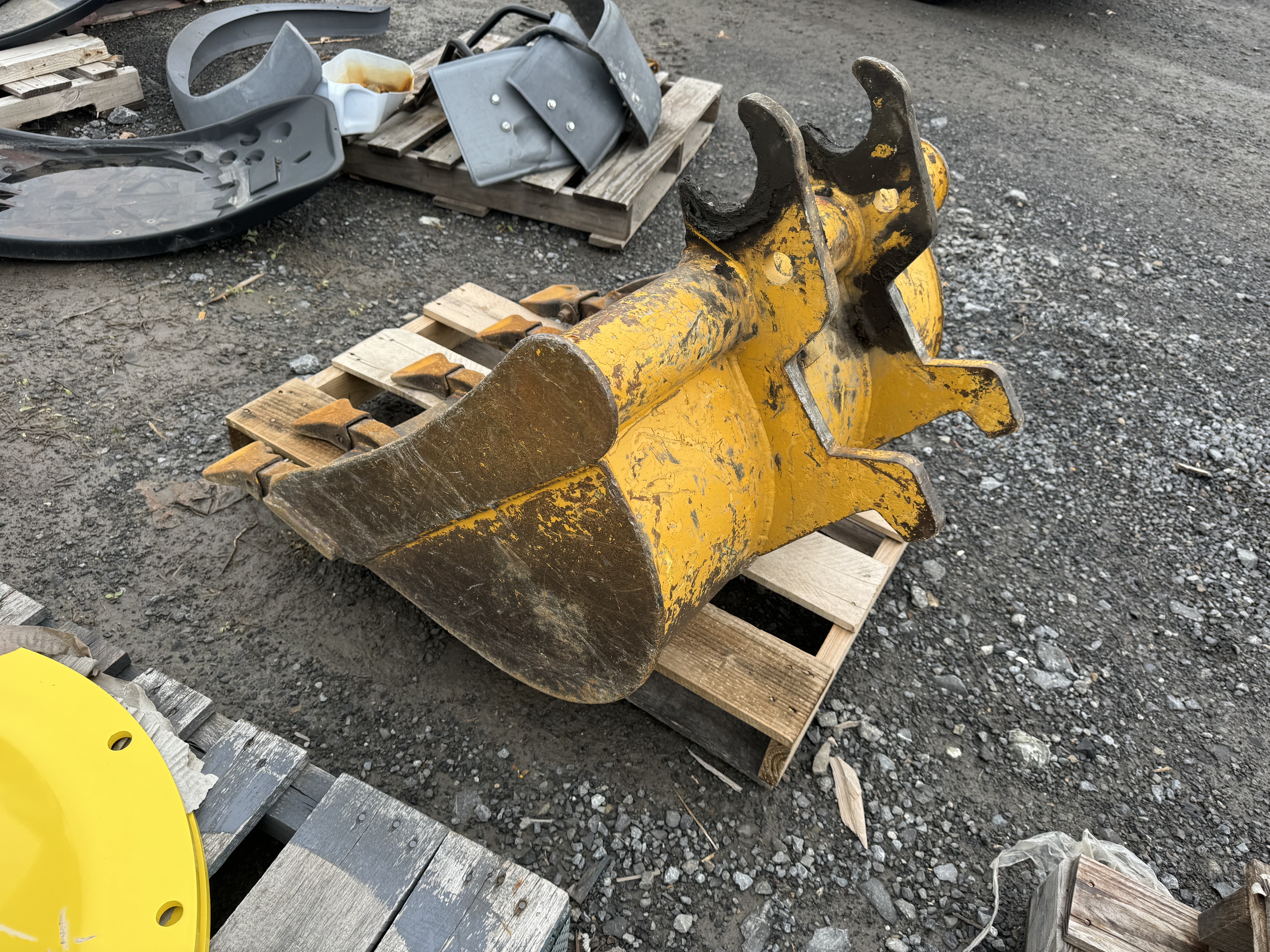 John Deere BUCKET A DENT 30 PC  Pour 50G