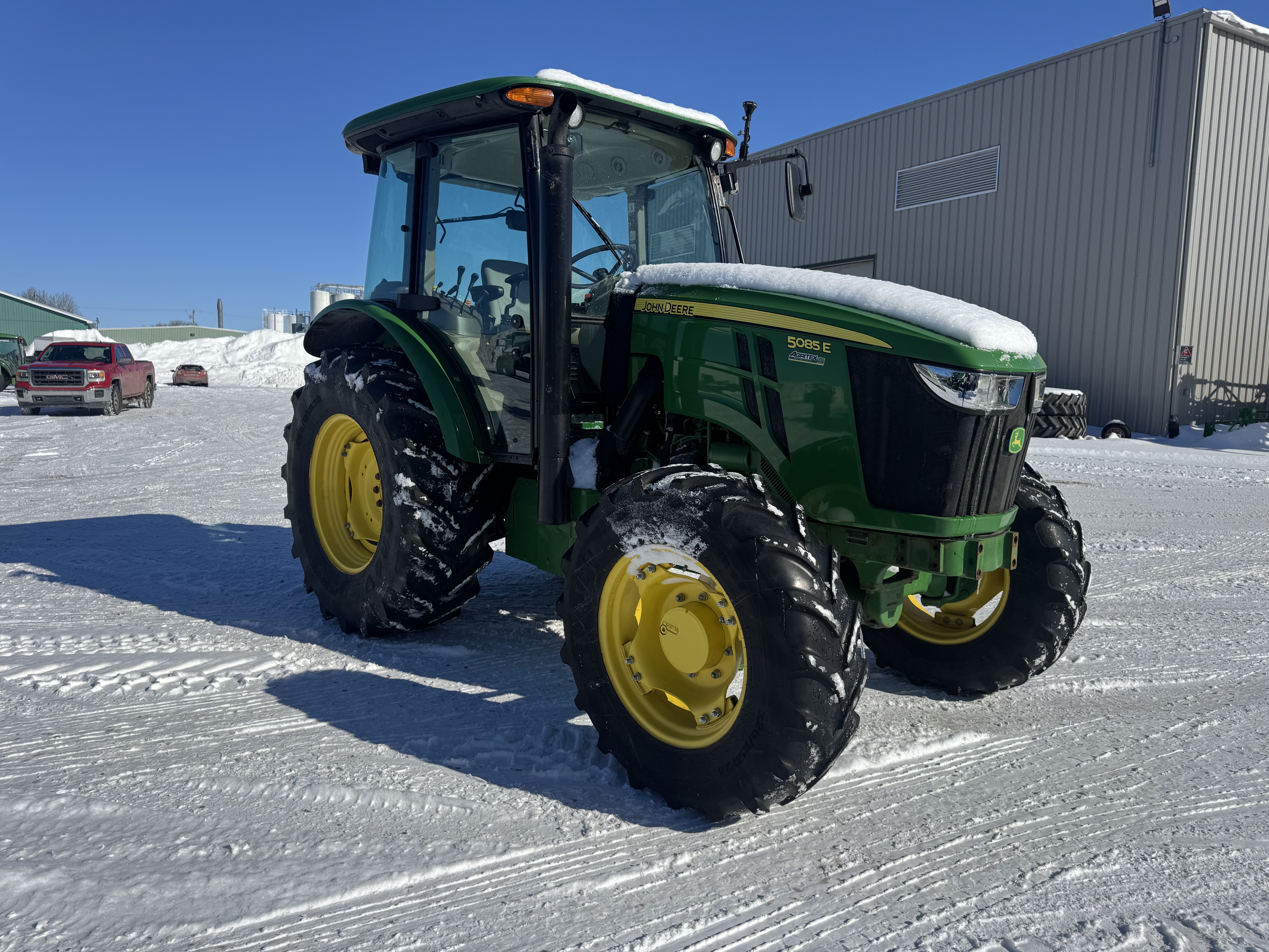John Deere 5085E