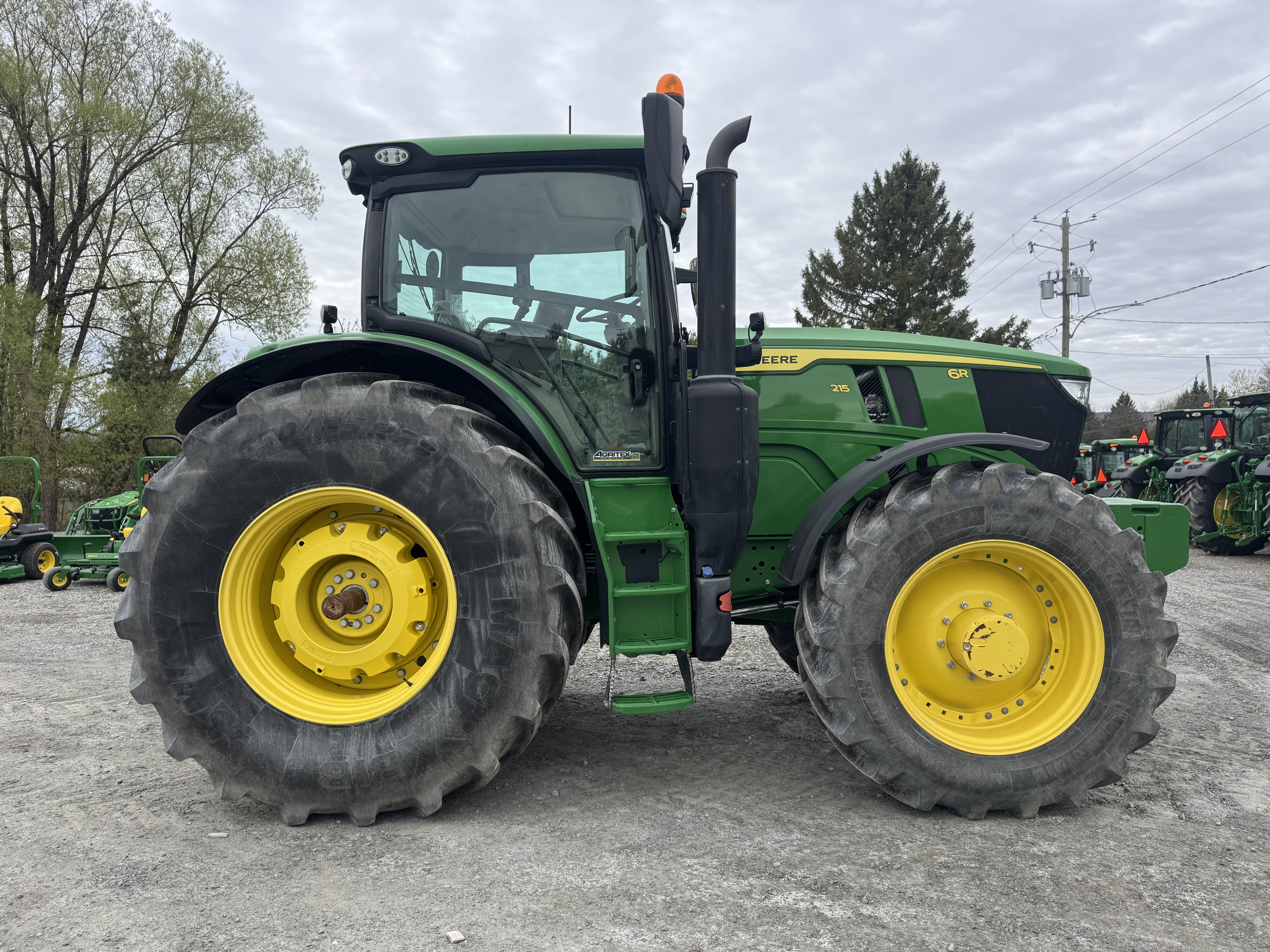John Deere 6R 215  