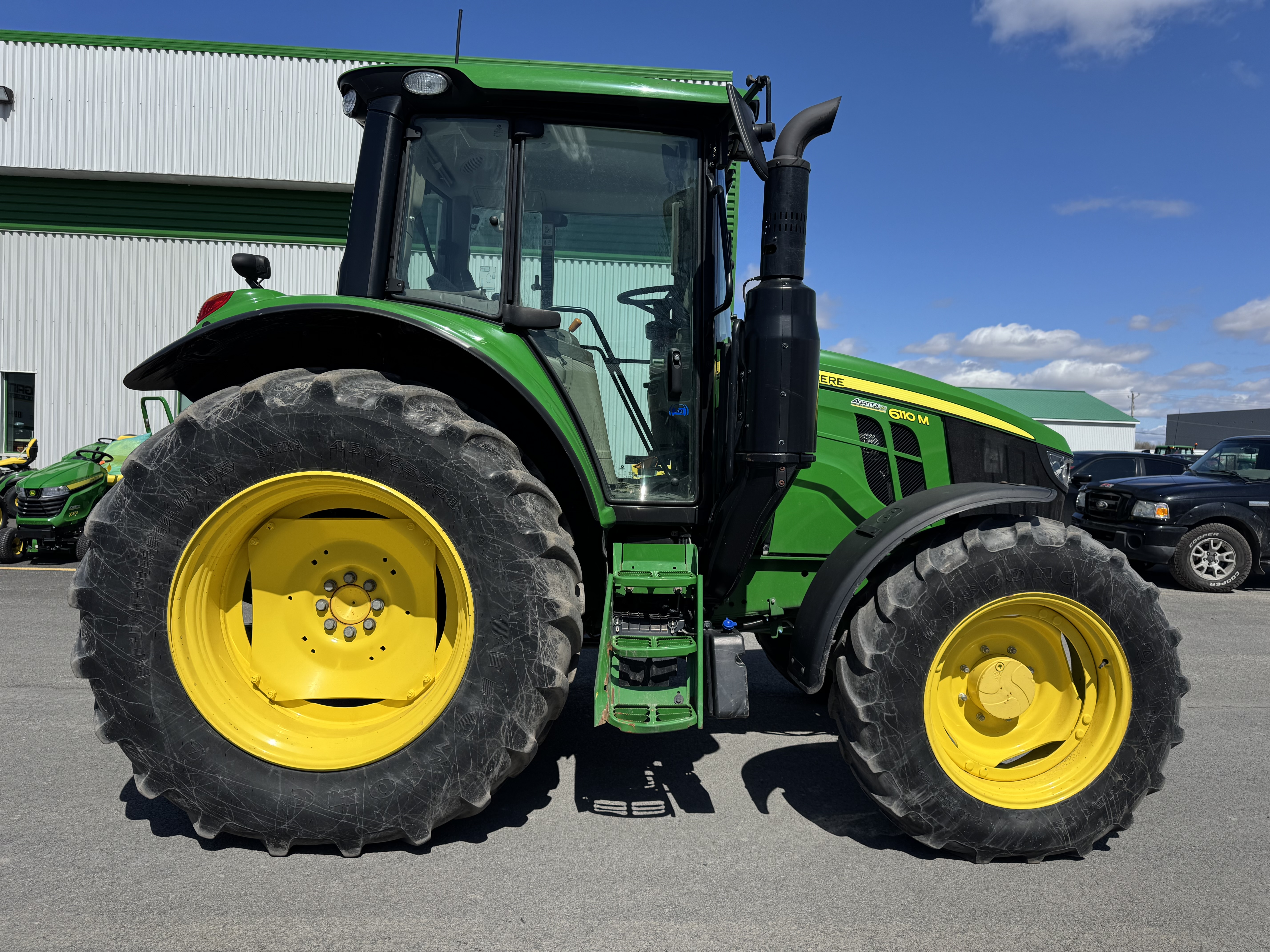 John Deere 6110M