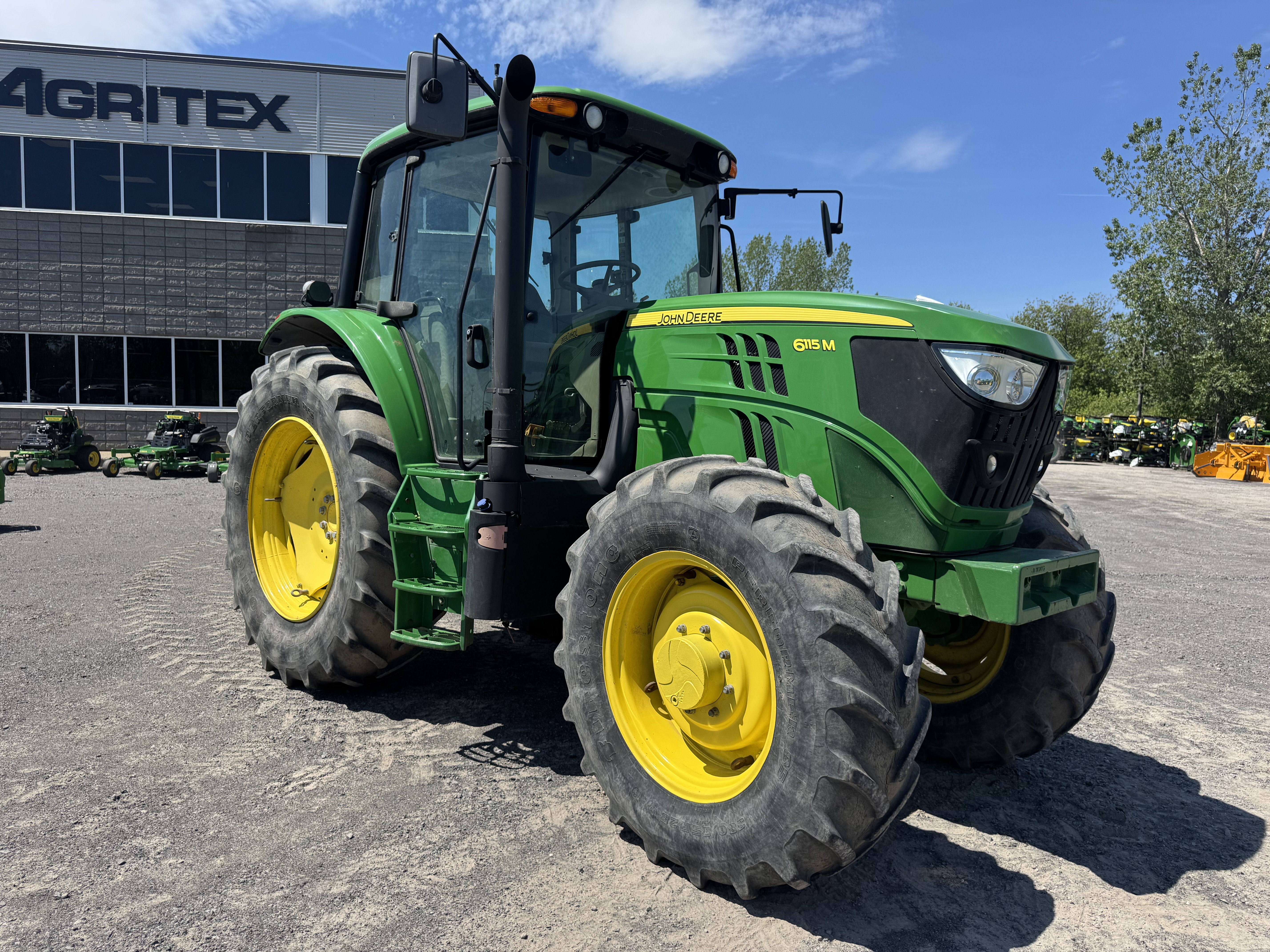 John Deere 6115M